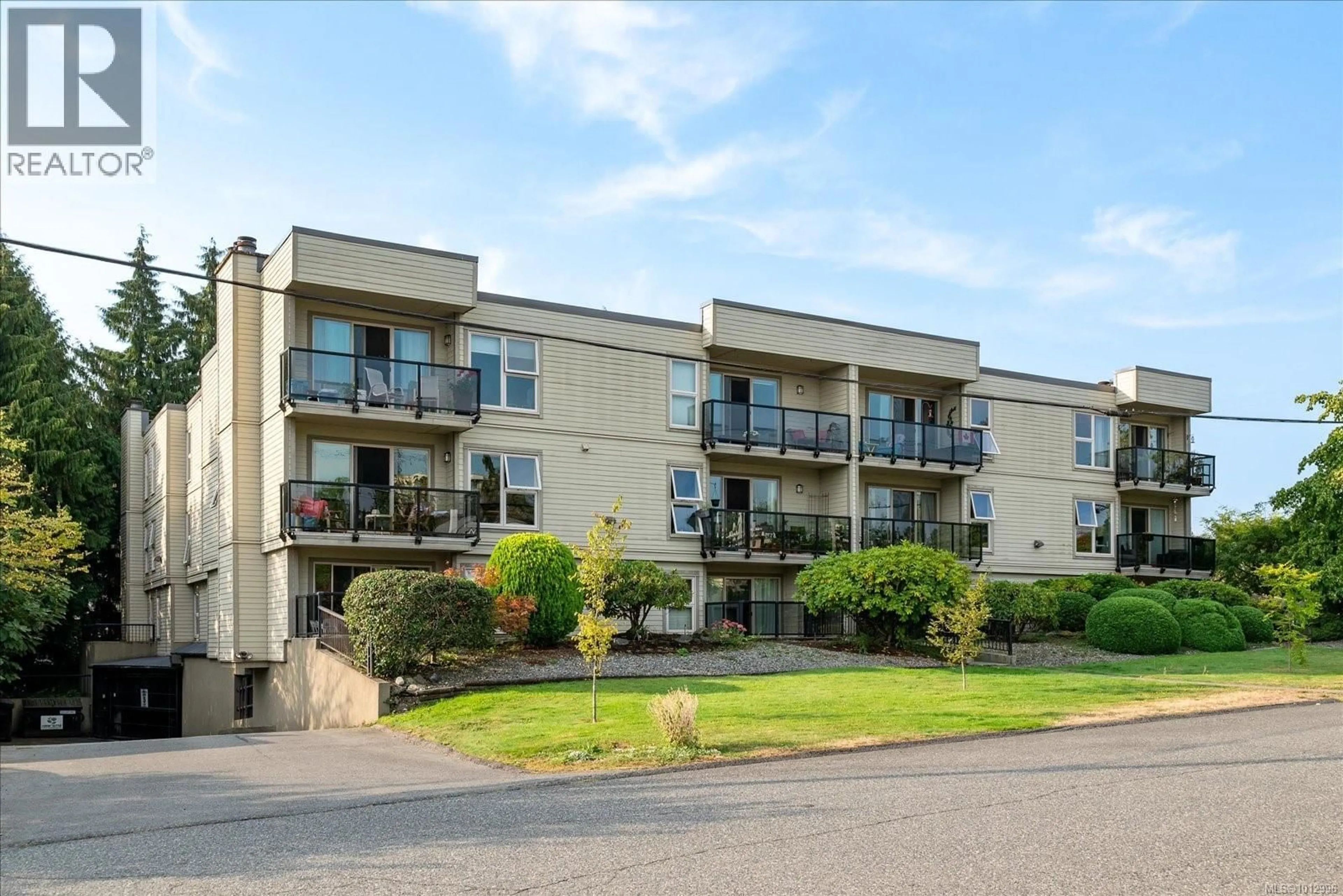 A pic from outside/outdoor area/front of a property/back of a property/a pic from drone, water/lake/river/ocean view for 308 - 160 VANCOUVER AVENUE, Nanaimo British Columbia V9S4E8