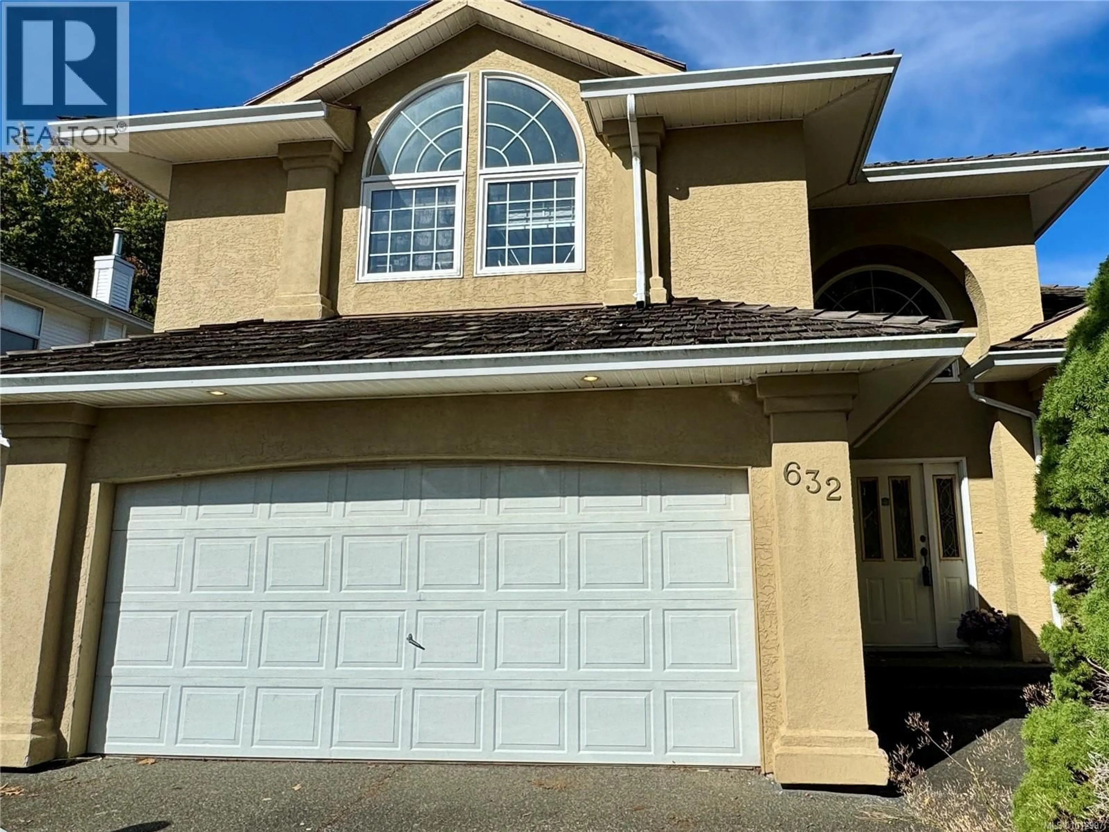 Home with vinyl exterior material, street for 632 CAMBRIDGE DRIVE, Campbell River British Columbia V9W7Y5