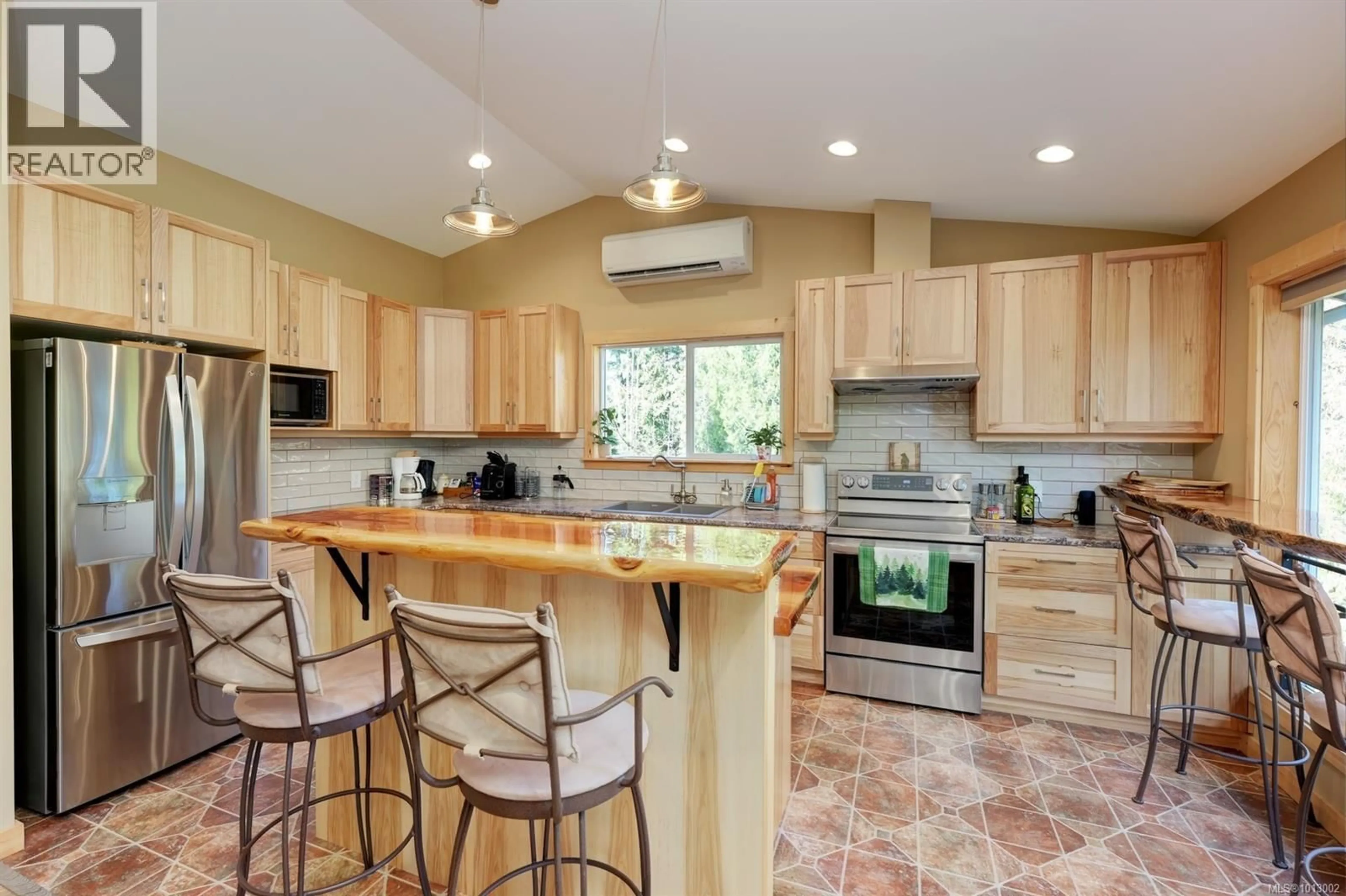 Open concept kitchen, ceramic/tile floor for 8035 TUGWELL ROAD, Sooke British Columbia V9Z0J8