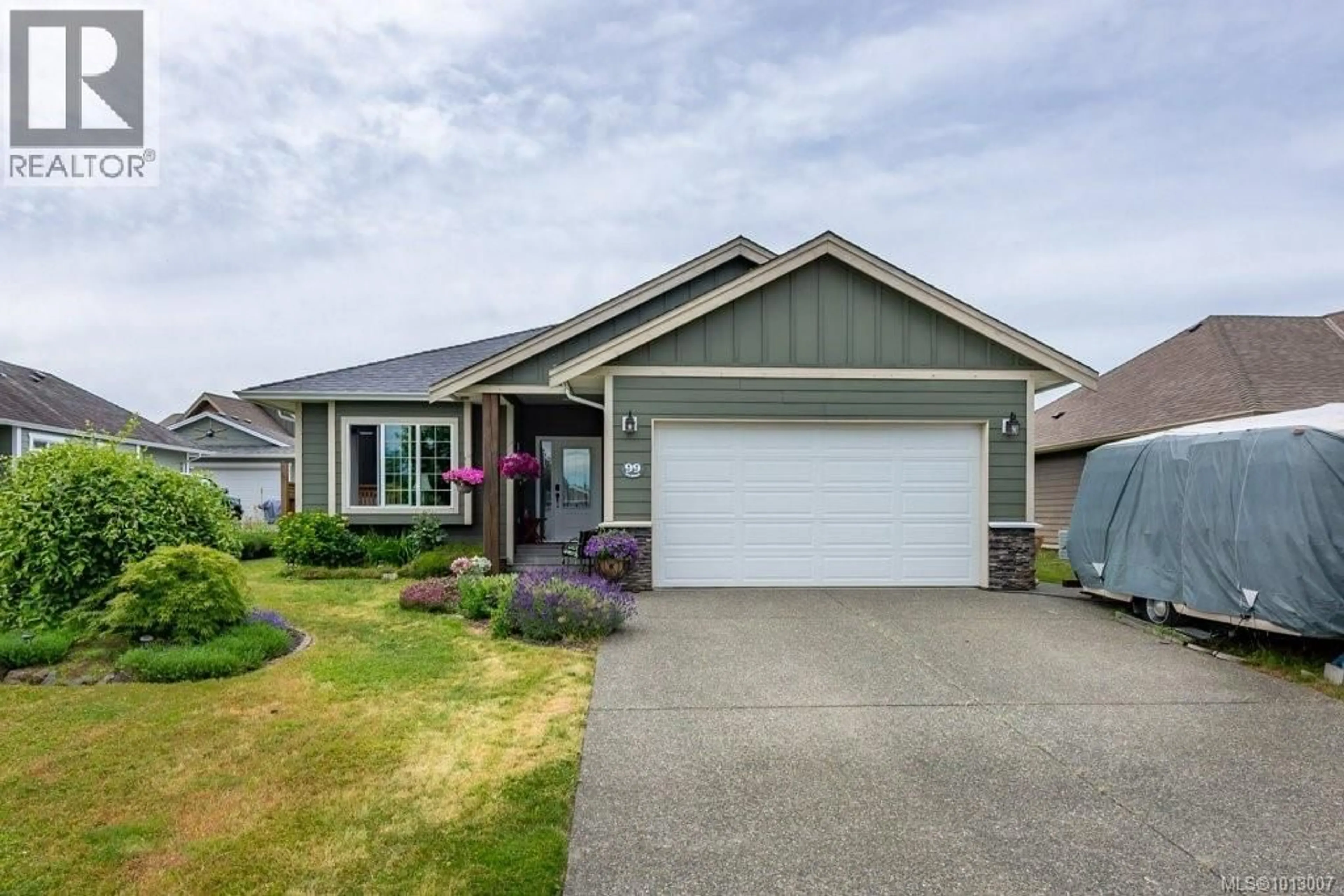 Home with vinyl exterior material, street for 99 VERMONT DRIVE, Campbell River British Columbia V9W7K3