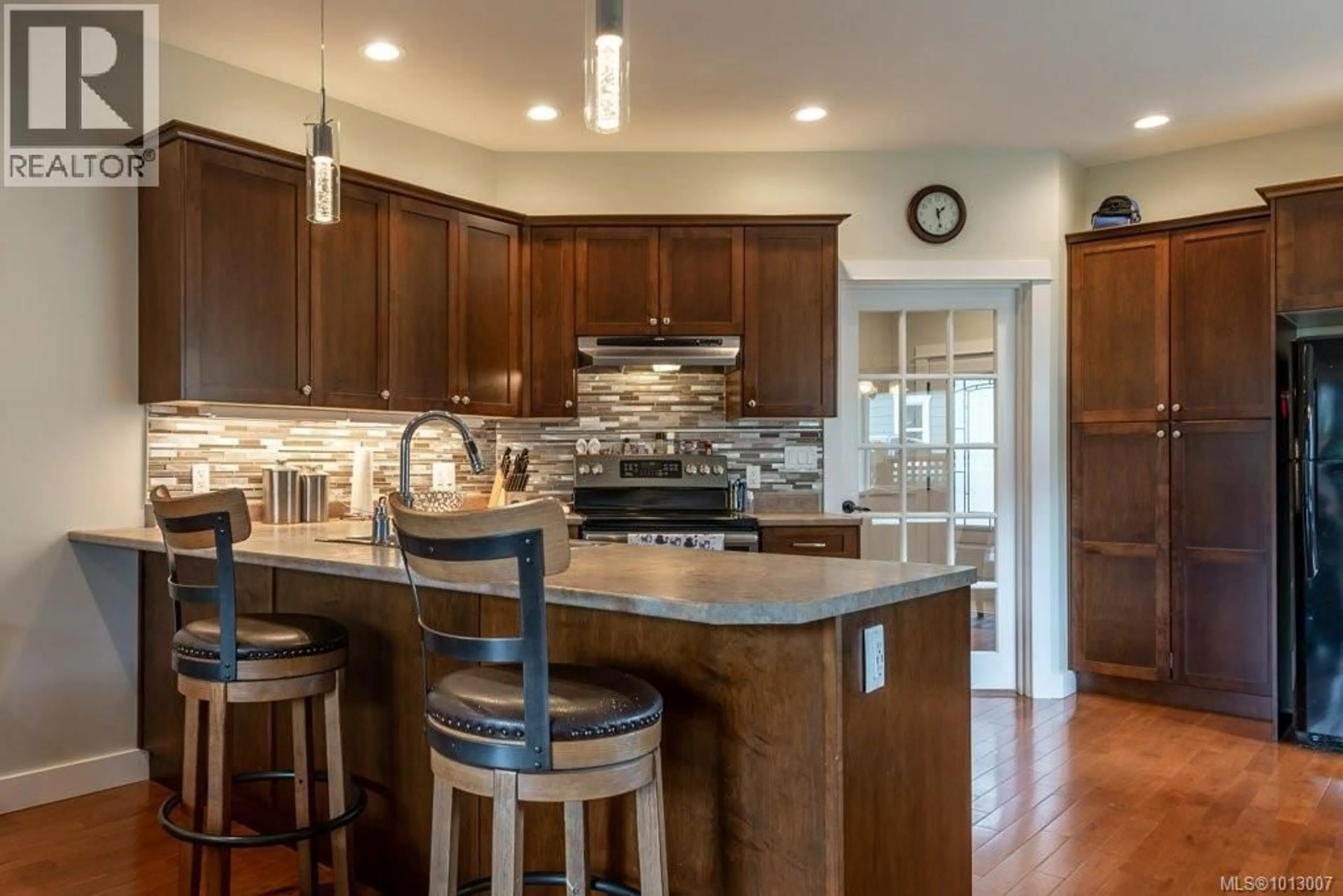 Contemporary kitchen, unknown for 99 VERMONT DRIVE, Campbell River British Columbia V9W7K3