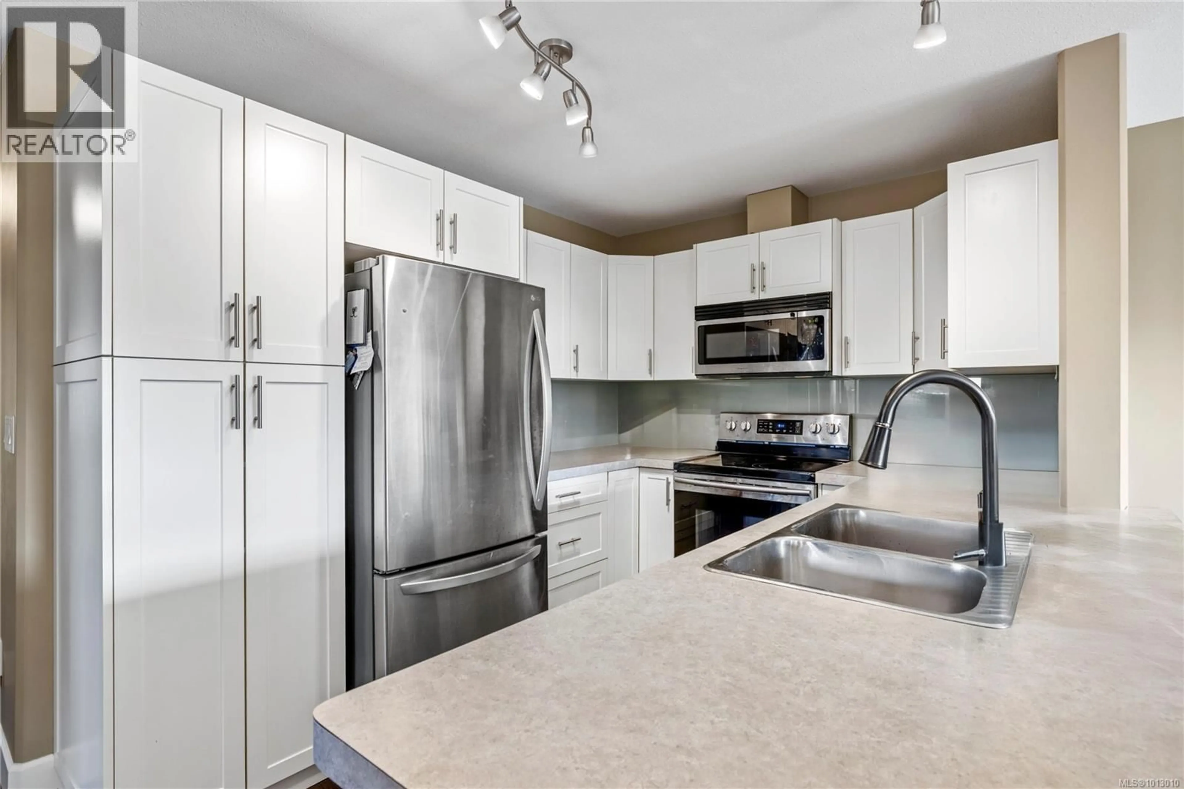 Standard kitchen, unknown for 201 - 5945 KADEN PLACE, Nanaimo British Columbia V9T0B5