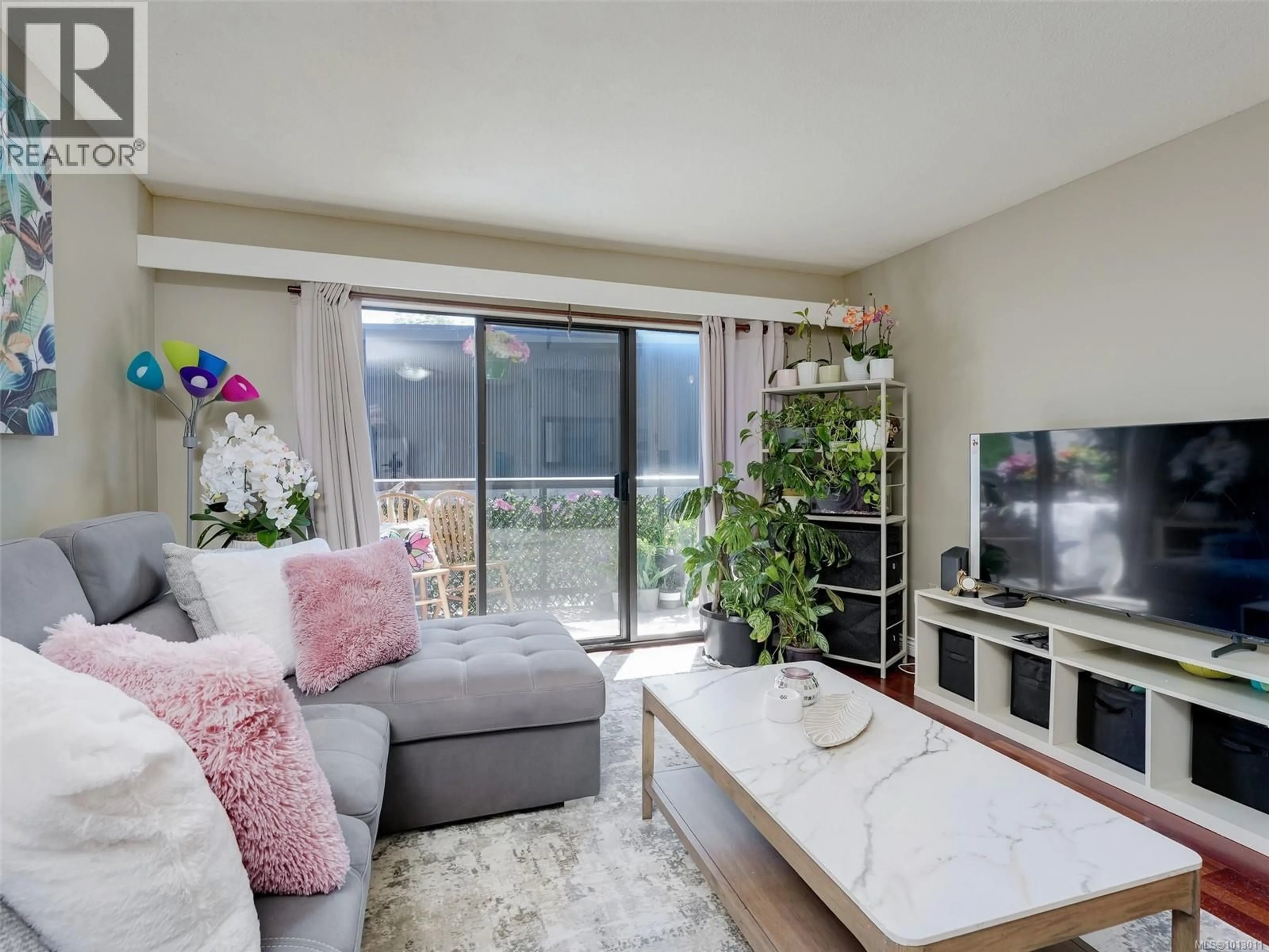 Living room with furniture, unknown for 203 - 2747 QUADRA STREET, Victoria British Columbia V8T4E5