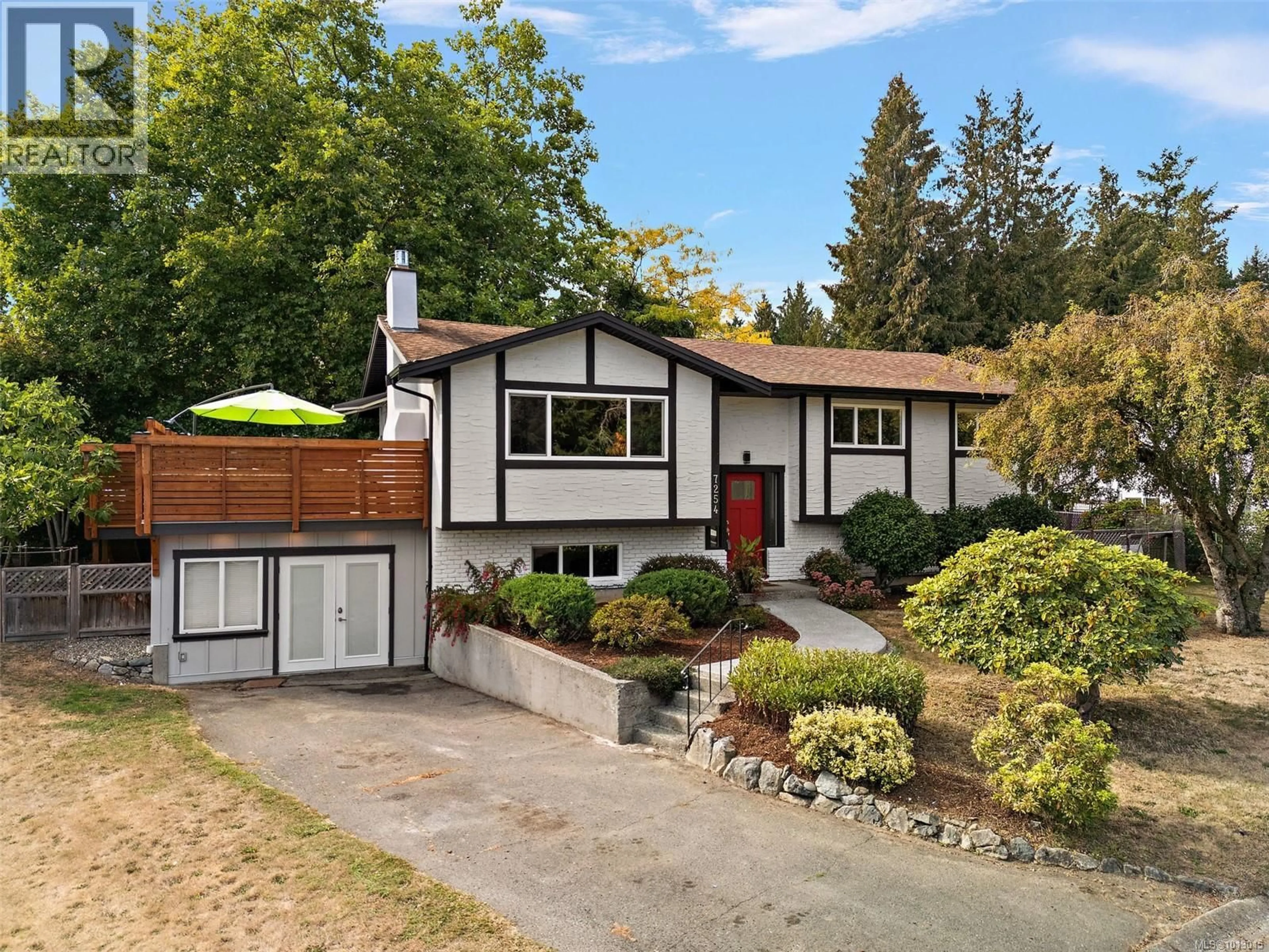 Home with vinyl exterior material, street for 7254 ENID PLACE, Central Saanich British Columbia V8M1H3