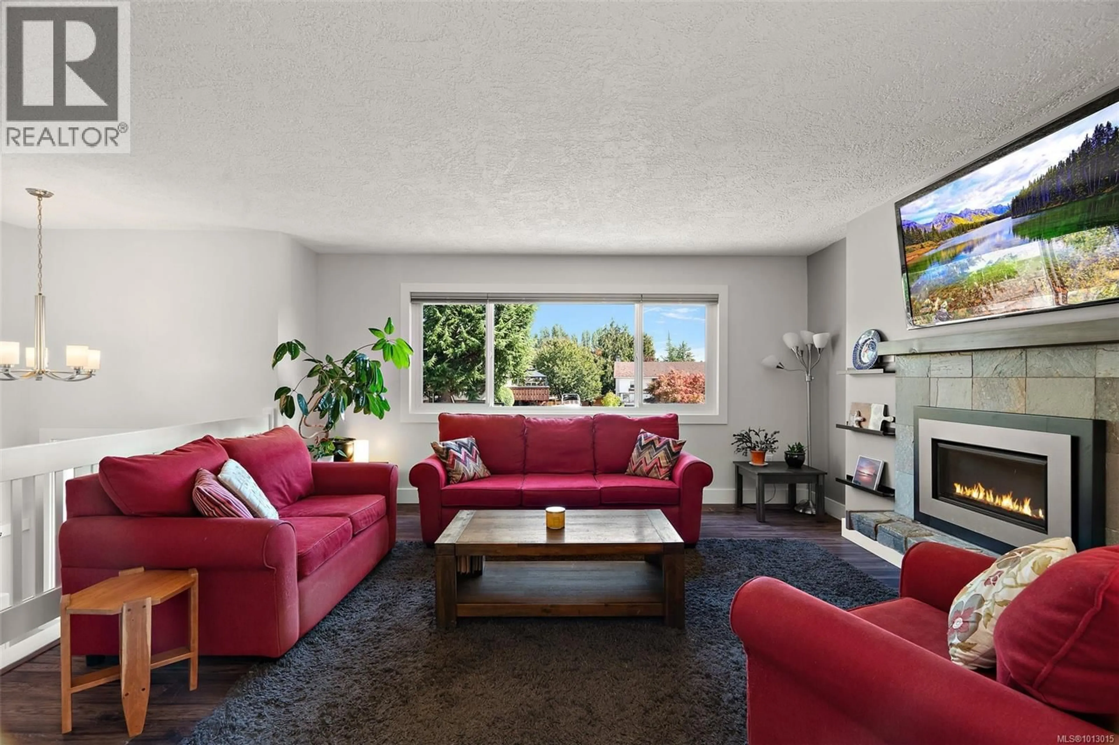 Living room with furniture, unknown for 7254 ENID PLACE, Central Saanich British Columbia V8M1H3