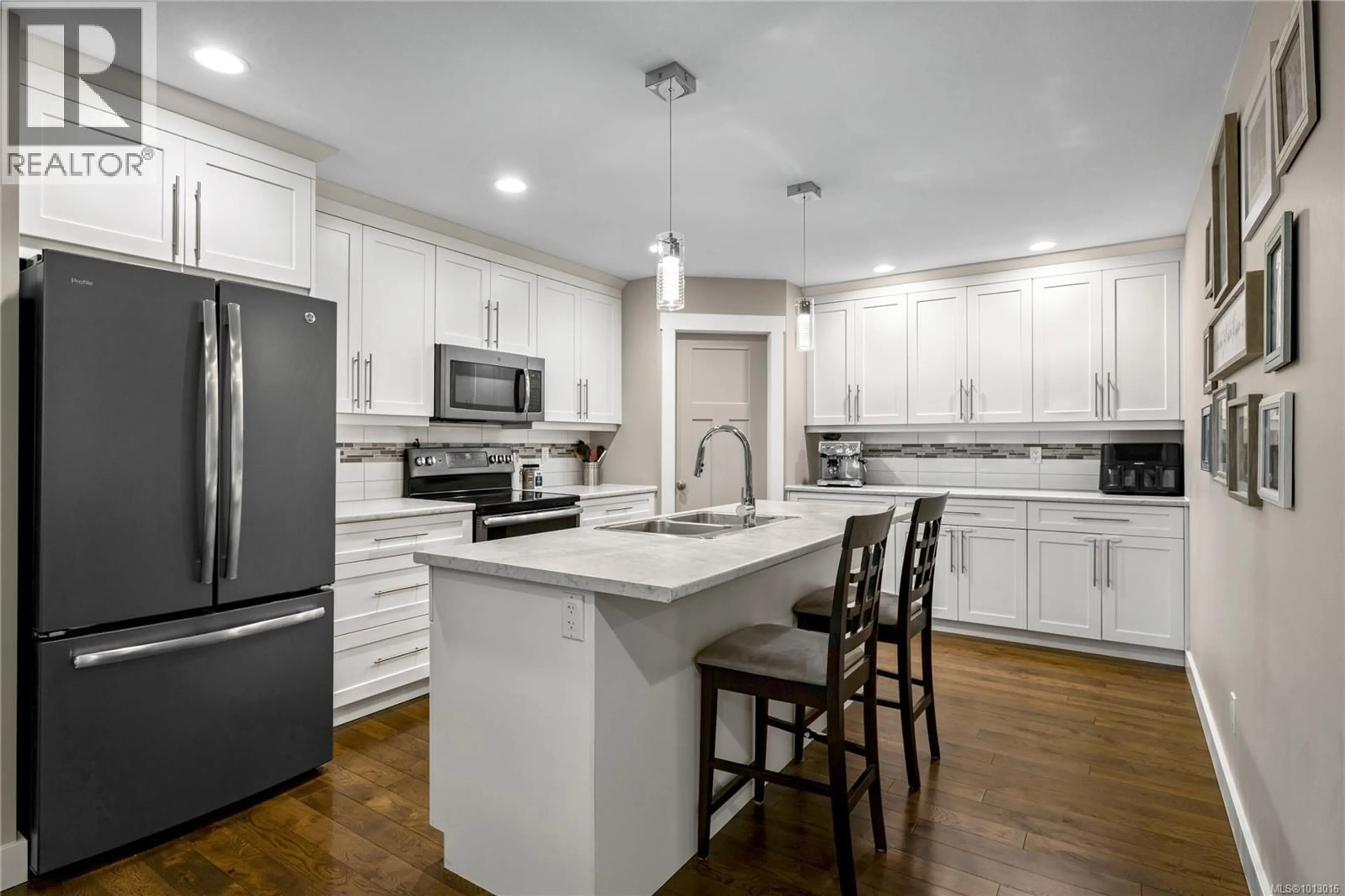 Open concept kitchen, ceramic/tile floor for 2378 EXTENSION ROAD, Nanaimo British Columbia V9X0A9