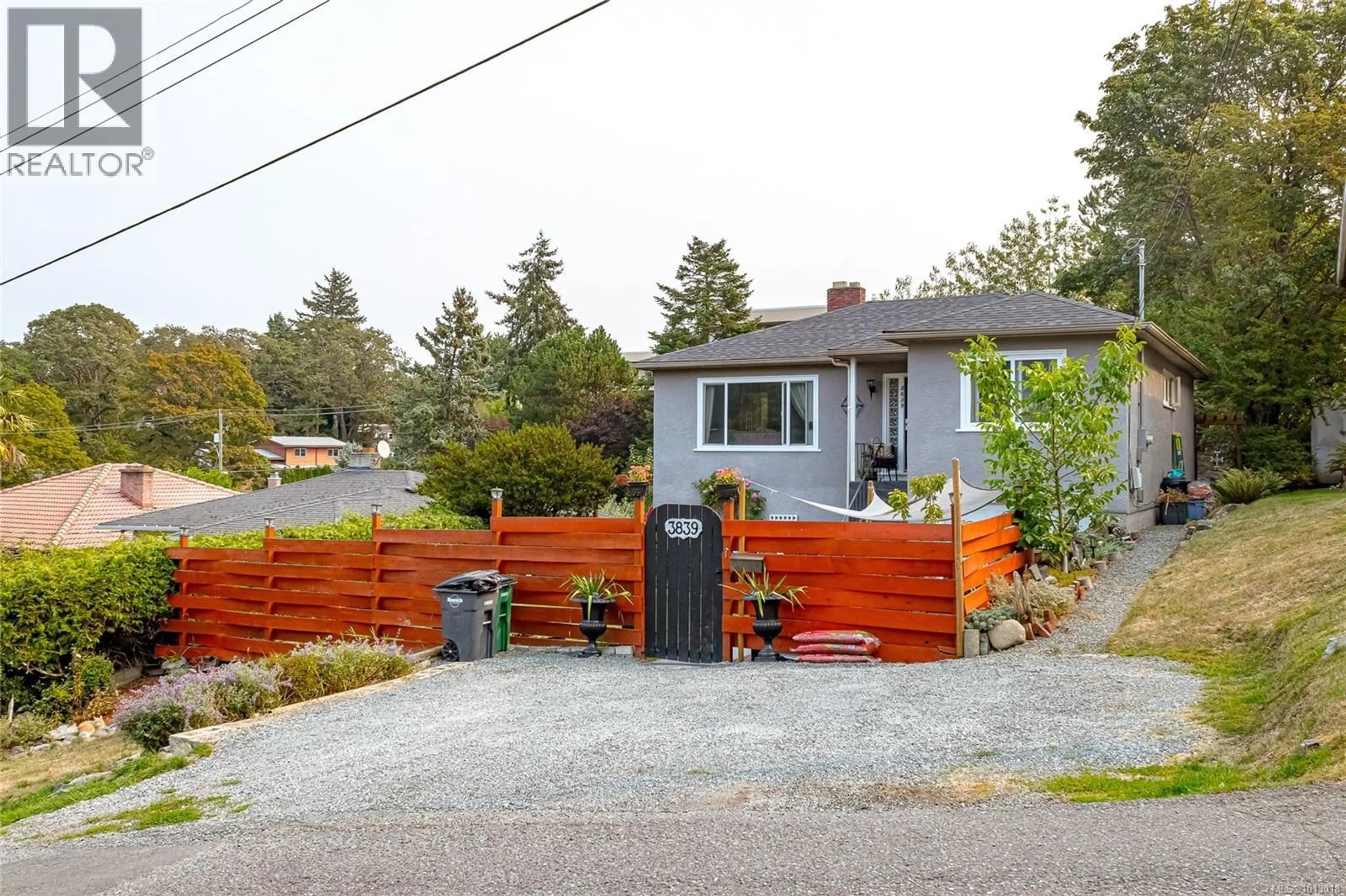Patio, street for 3839 SAUL STREET, Saanich British Columbia V8X1S4