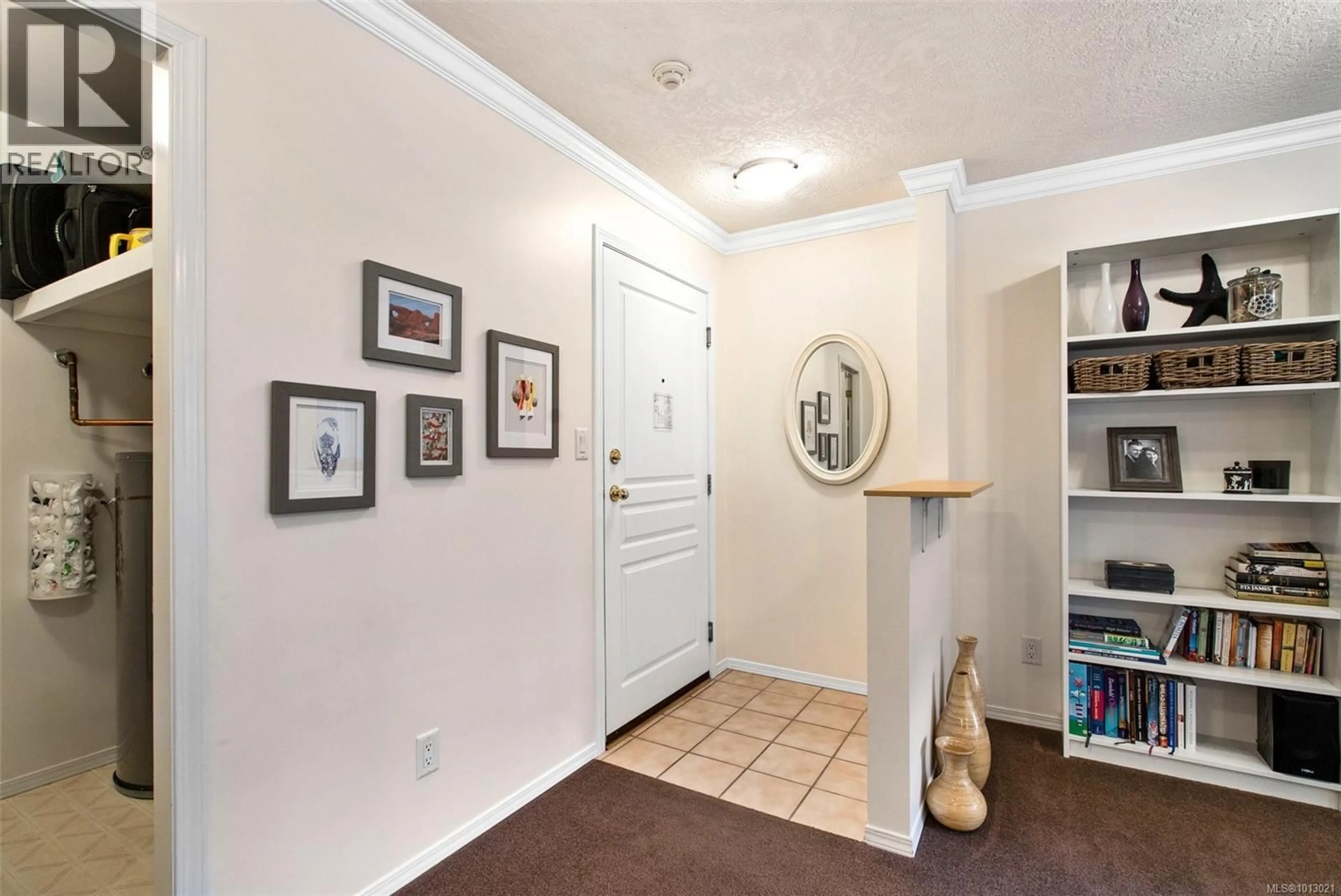Indoor entryway for 103 - 894 VERNON AVENUE, Saanich British Columbia V8X2W6