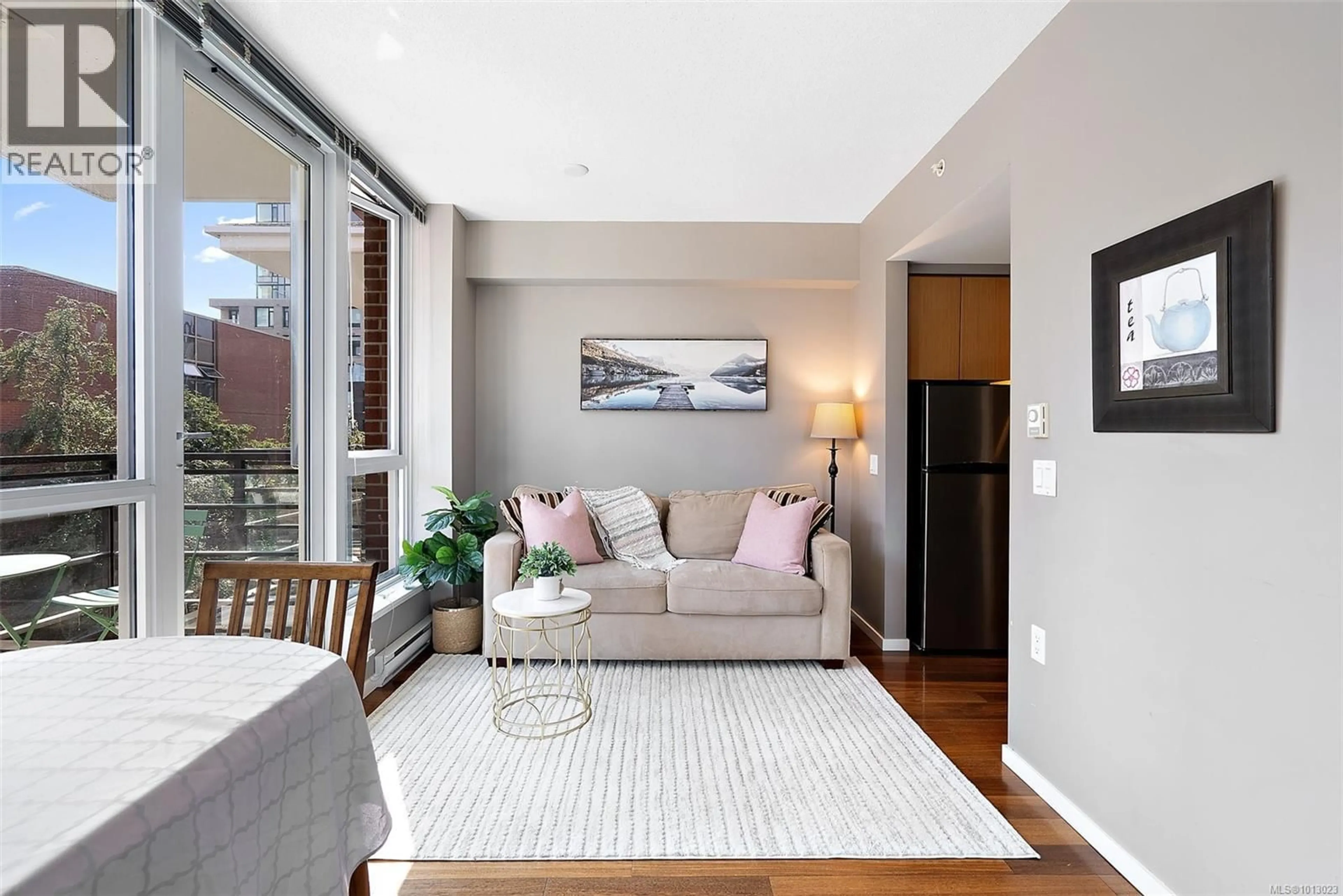 Living room with furniture, unknown for 410 - 834 JOHNSON STREET, Victoria British Columbia V8W1N3
