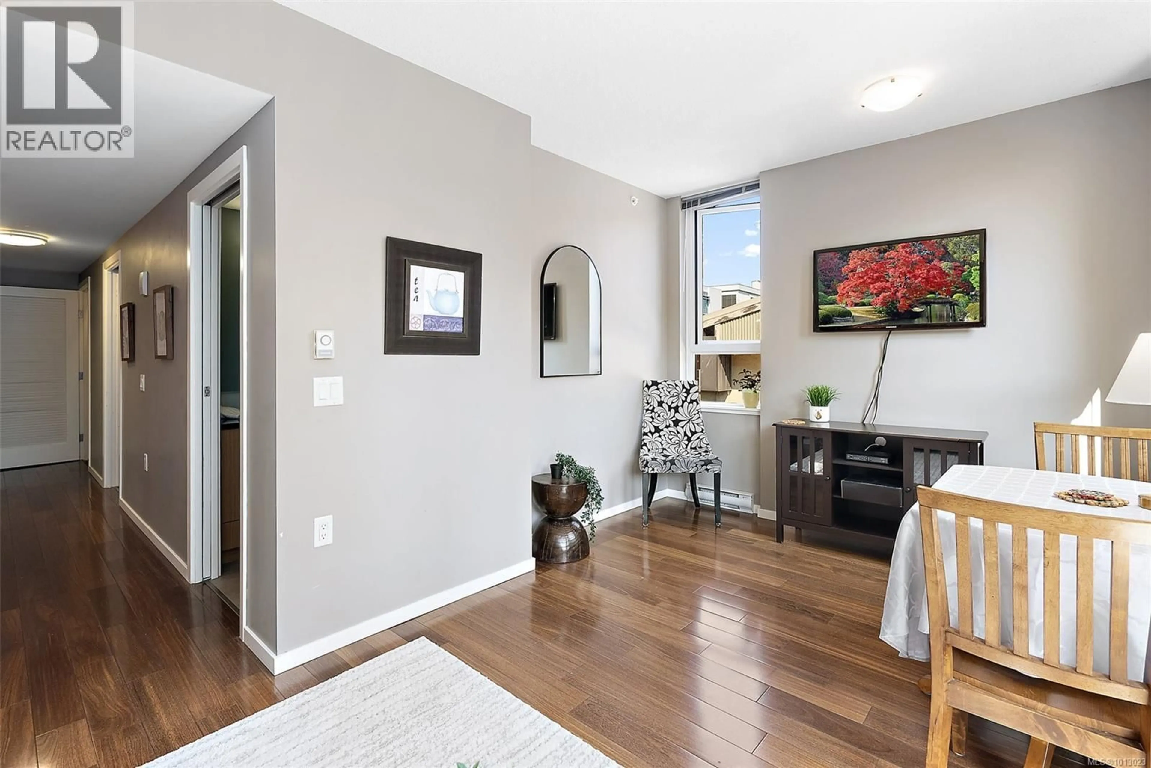 Indoor entryway for 410 - 834 JOHNSON STREET, Victoria British Columbia V8W1N3