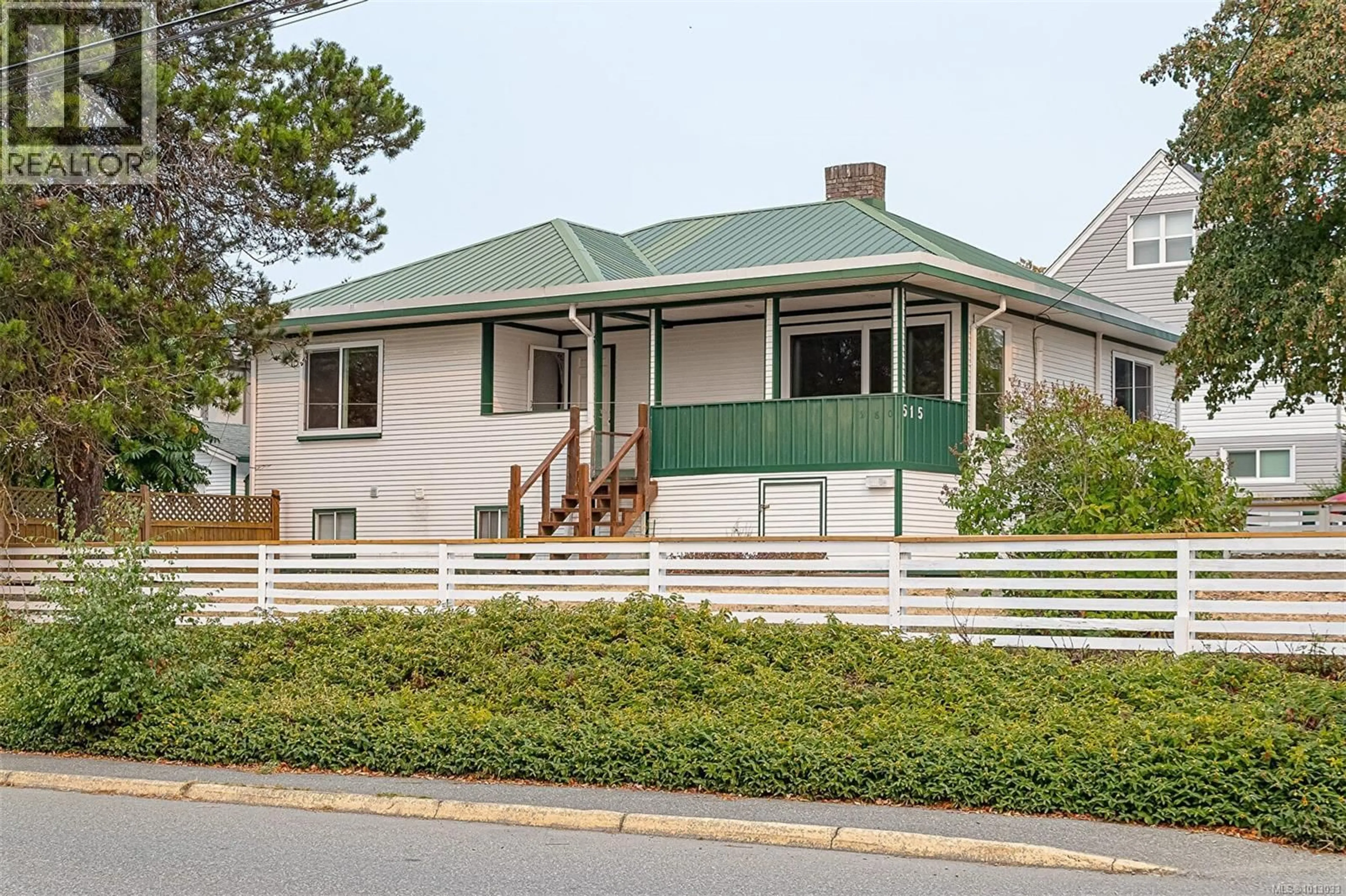 Home with vinyl exterior material, street for 515 NORTHUMBERLAND AVENUE, Nanaimo British Columbia V9S5C3