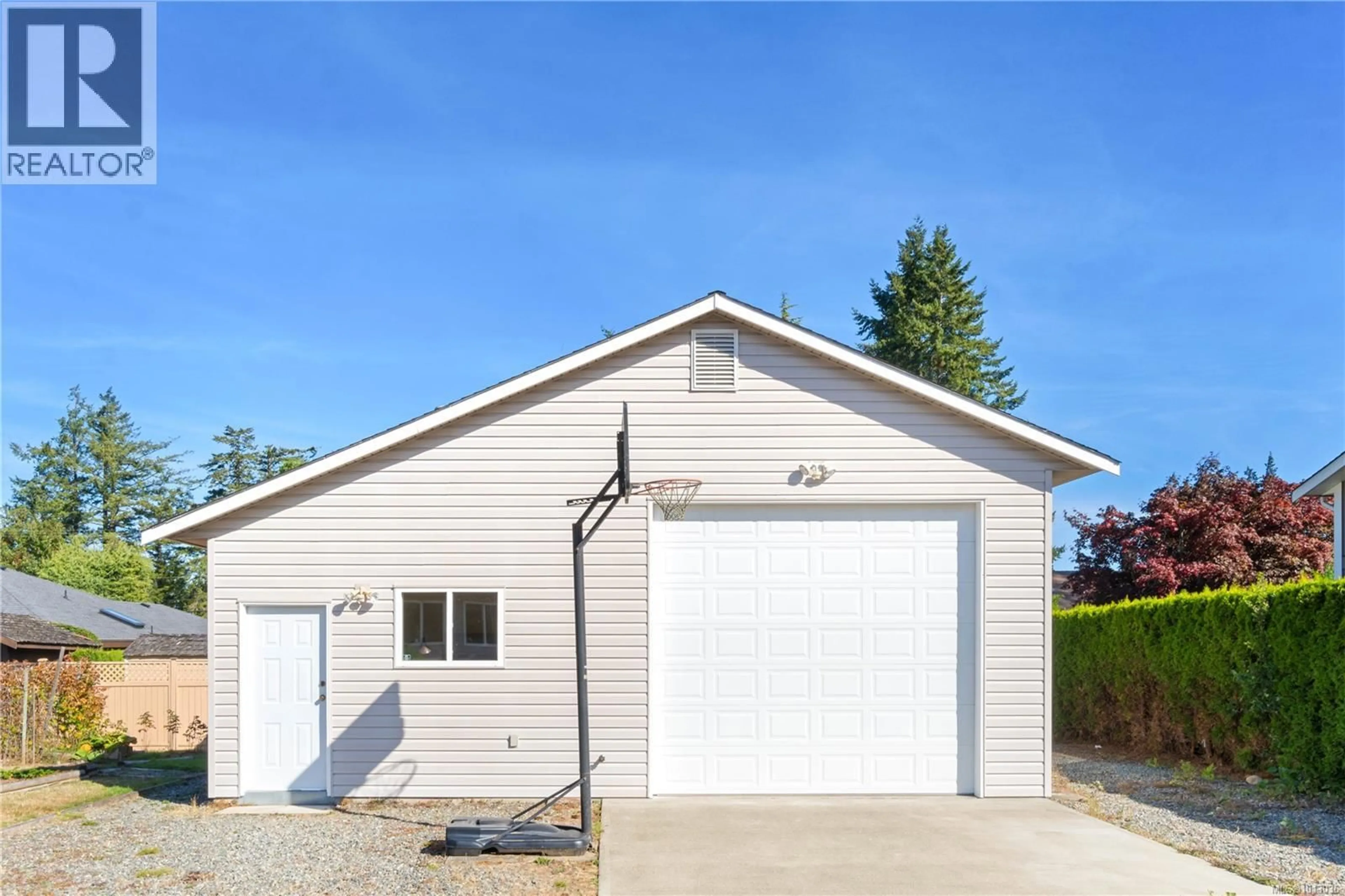 Indoor garage for 587 HAWTHORNE RISE, Parksville British Columbia V9P2K3