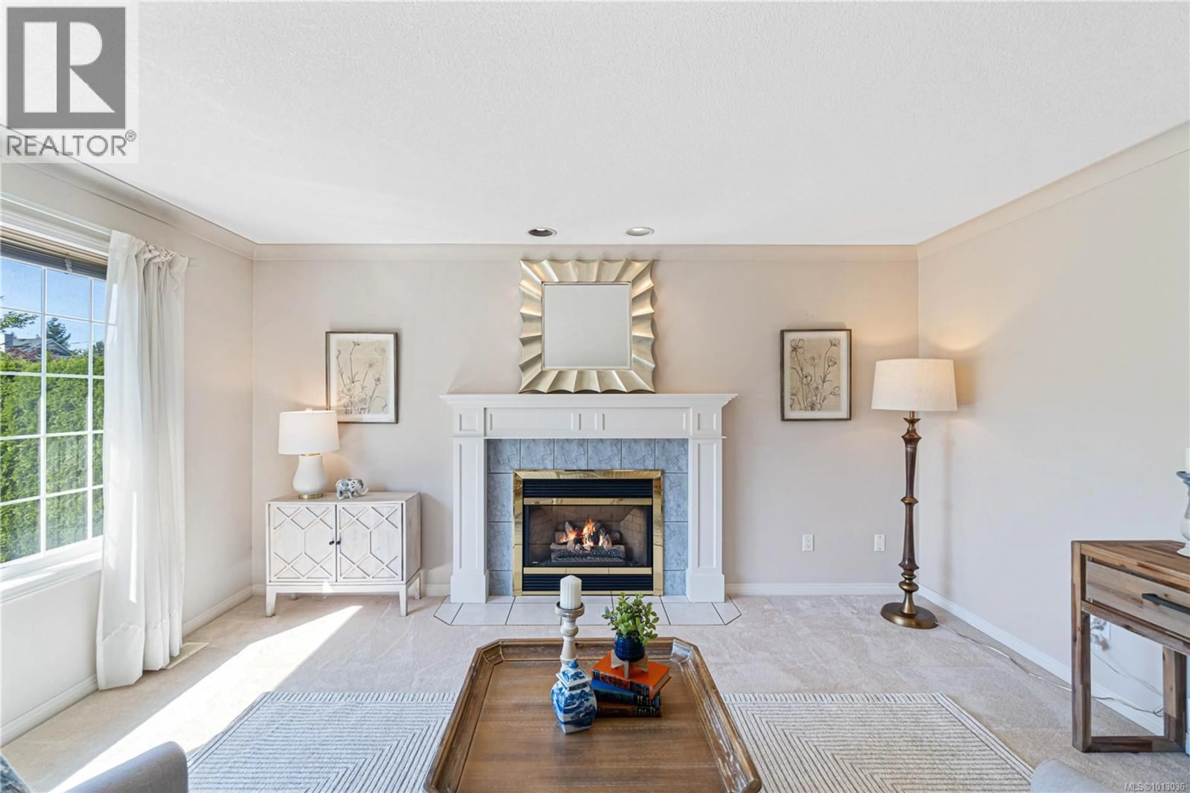 Living room with furniture, unknown for 587 HAWTHORNE RISE, Parksville British Columbia V9P2K3