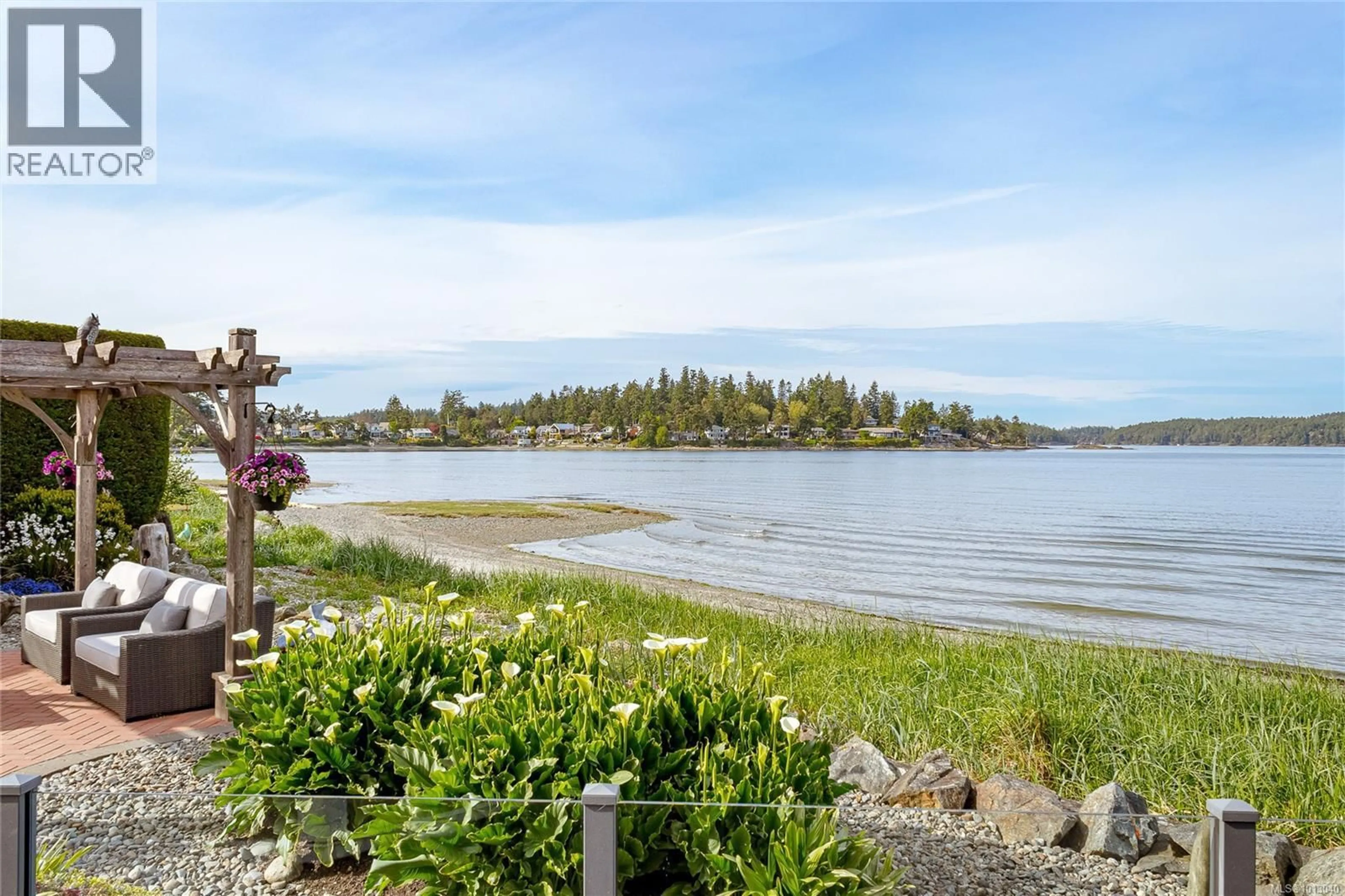 Patio, water/lake/river/ocean view for 10239 FIFTH STREET, Sidney British Columbia V8L2Y4