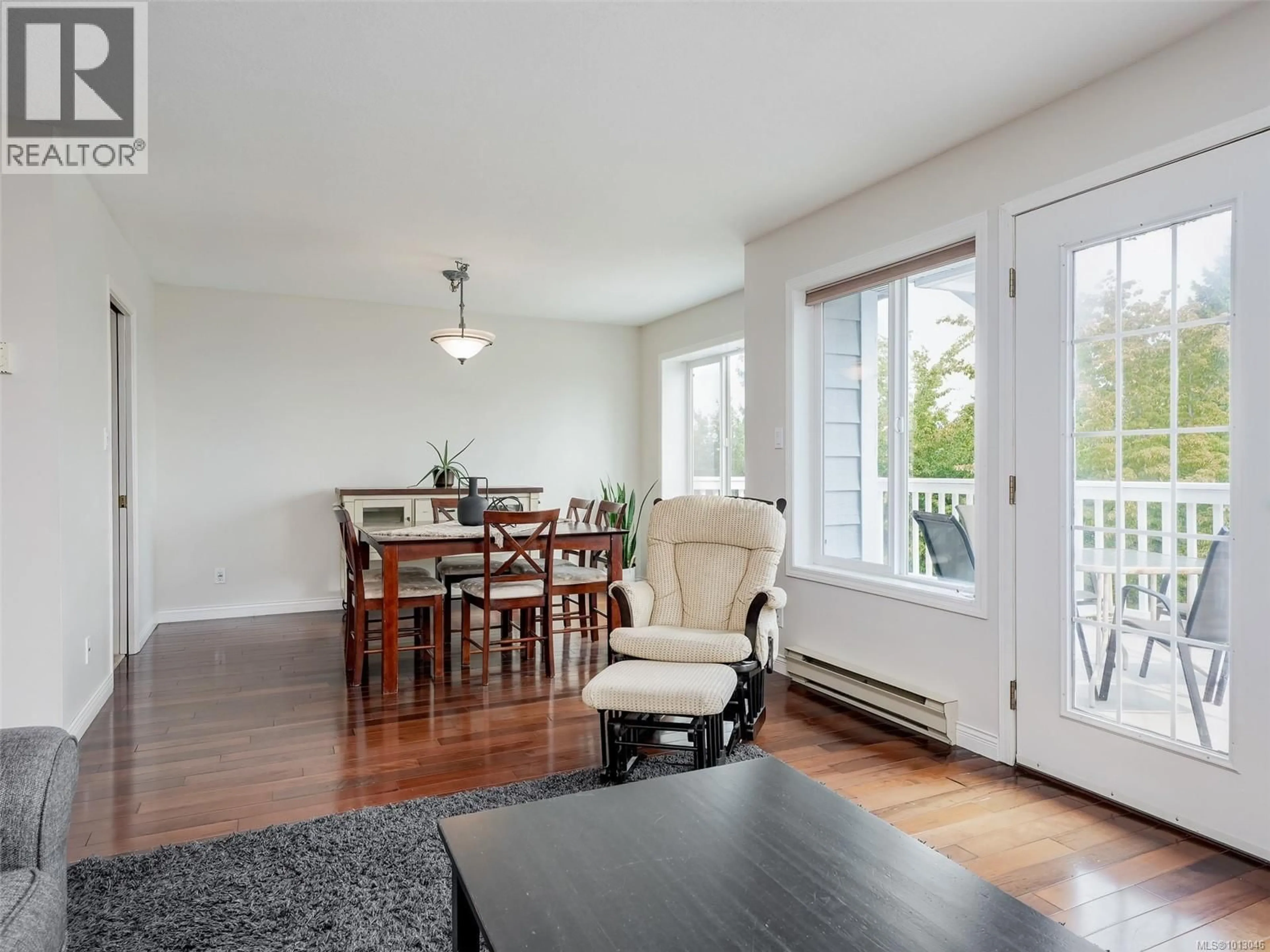 Living room with furniture, wood/laminate floor for 2567 WILCOX TERRACE, Central Saanich British Columbia V8Z7G5