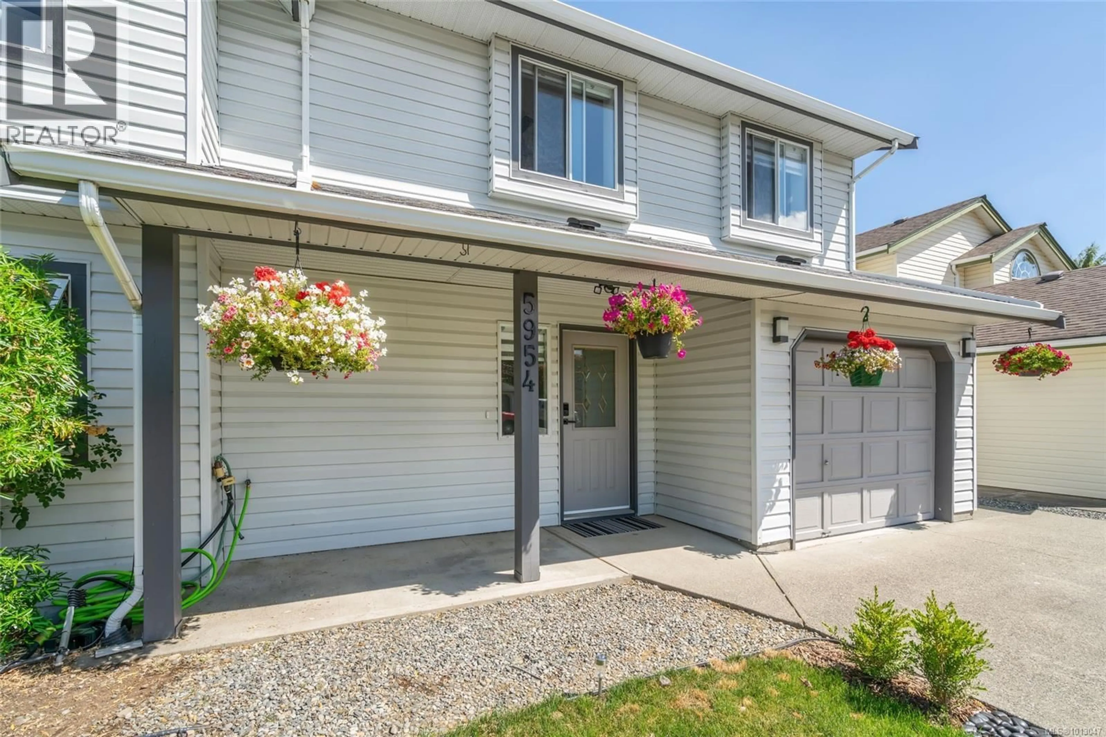 Home with vinyl exterior material, street for 5954 BROADWAY ROAD, Nanaimo British Columbia V9V1C9