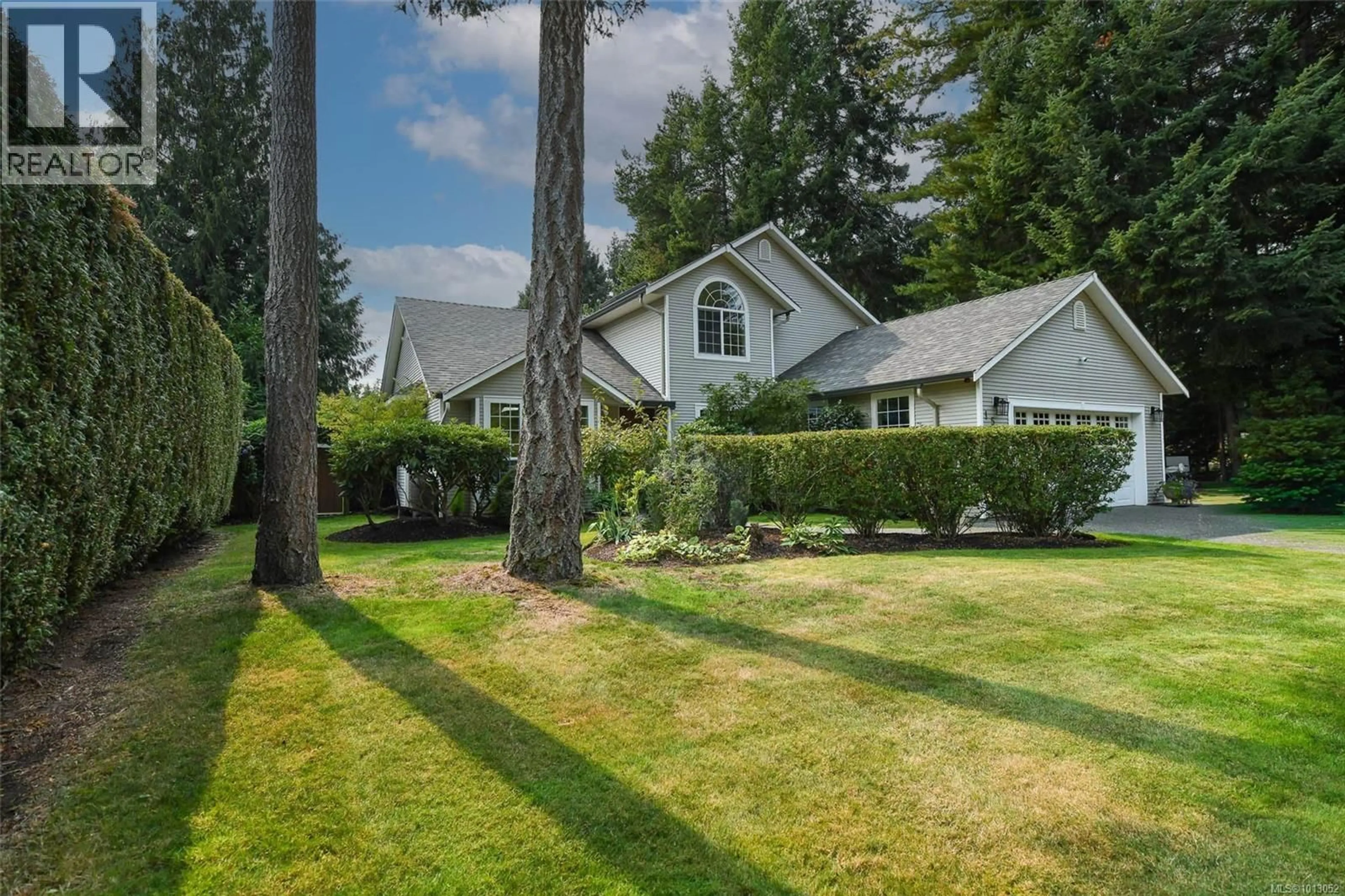 Home with vinyl exterior material, street for 1593 ETON ROAD, Comox British Columbia V9M3Y3