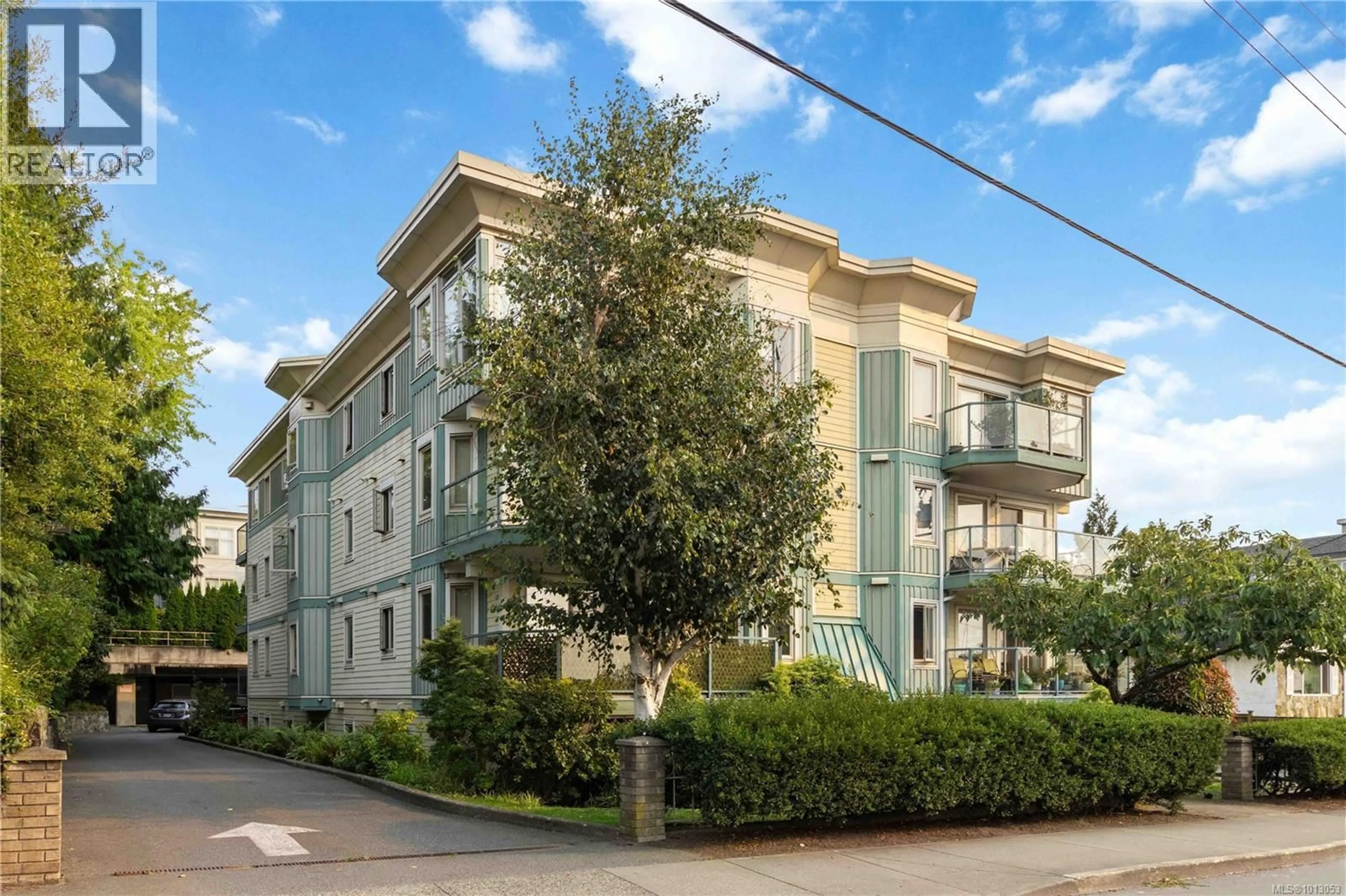 Patio, street for 104 - 3157 TILLICUM ROAD, Saanich British Columbia V9A2B4