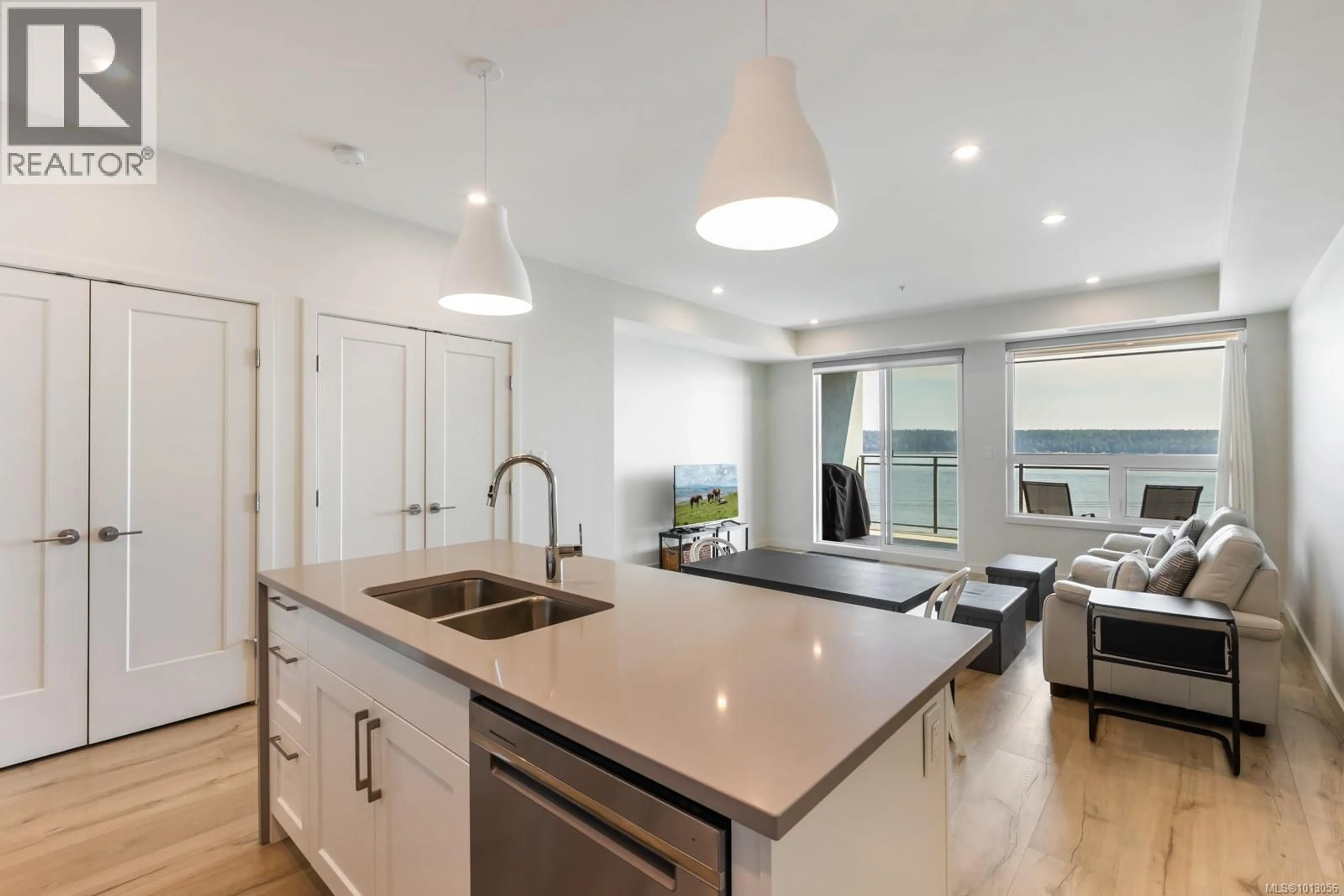 Open concept kitchen, unknown for 505 - 536 ISLAND HIGHWAY SOUTH, Campbell River British Columbia V9W1A5