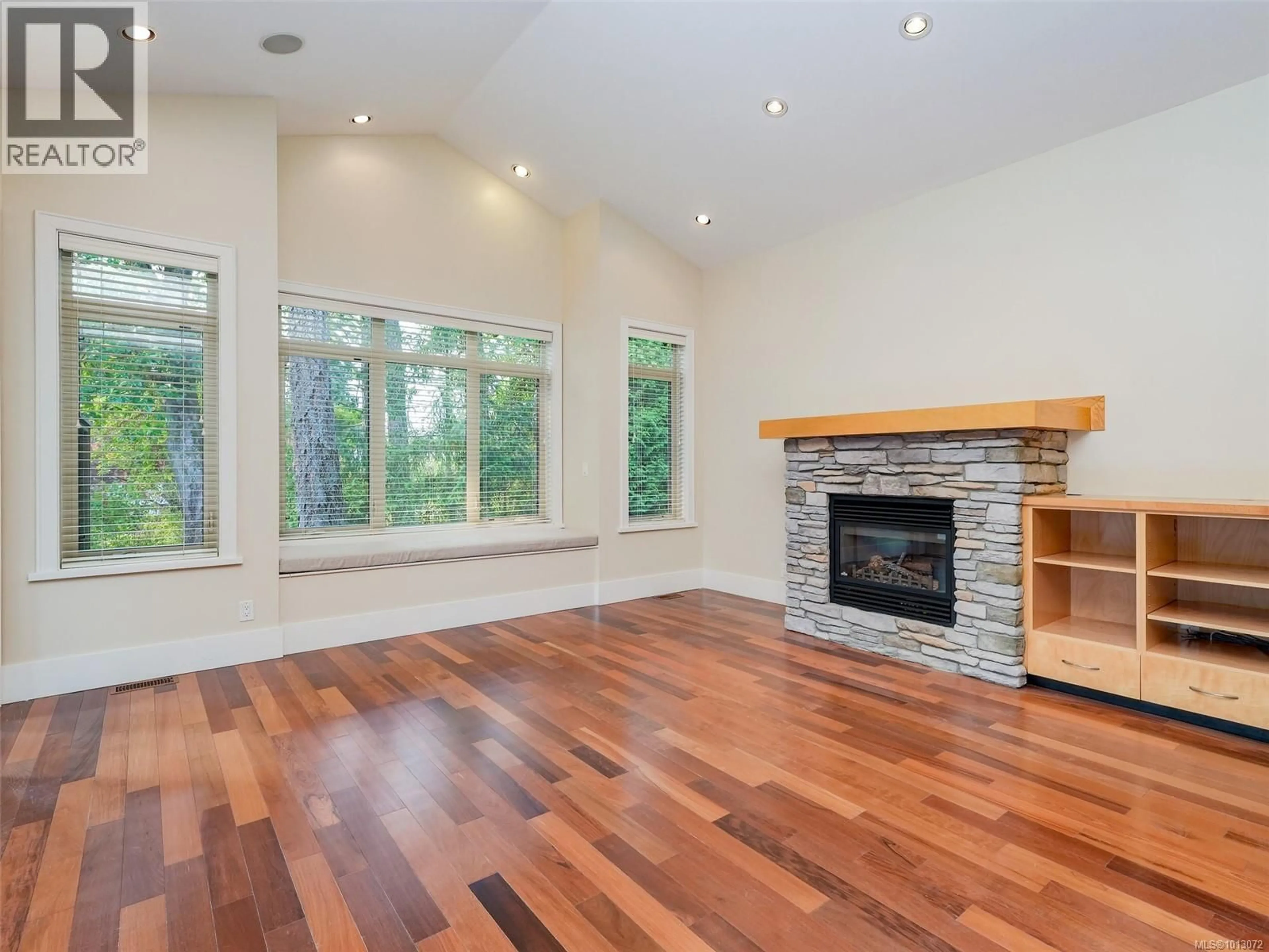 Living room with furniture, wood/laminate floor for 1266 OCEANWOOD LANE, Saanich British Columbia V8X0A4