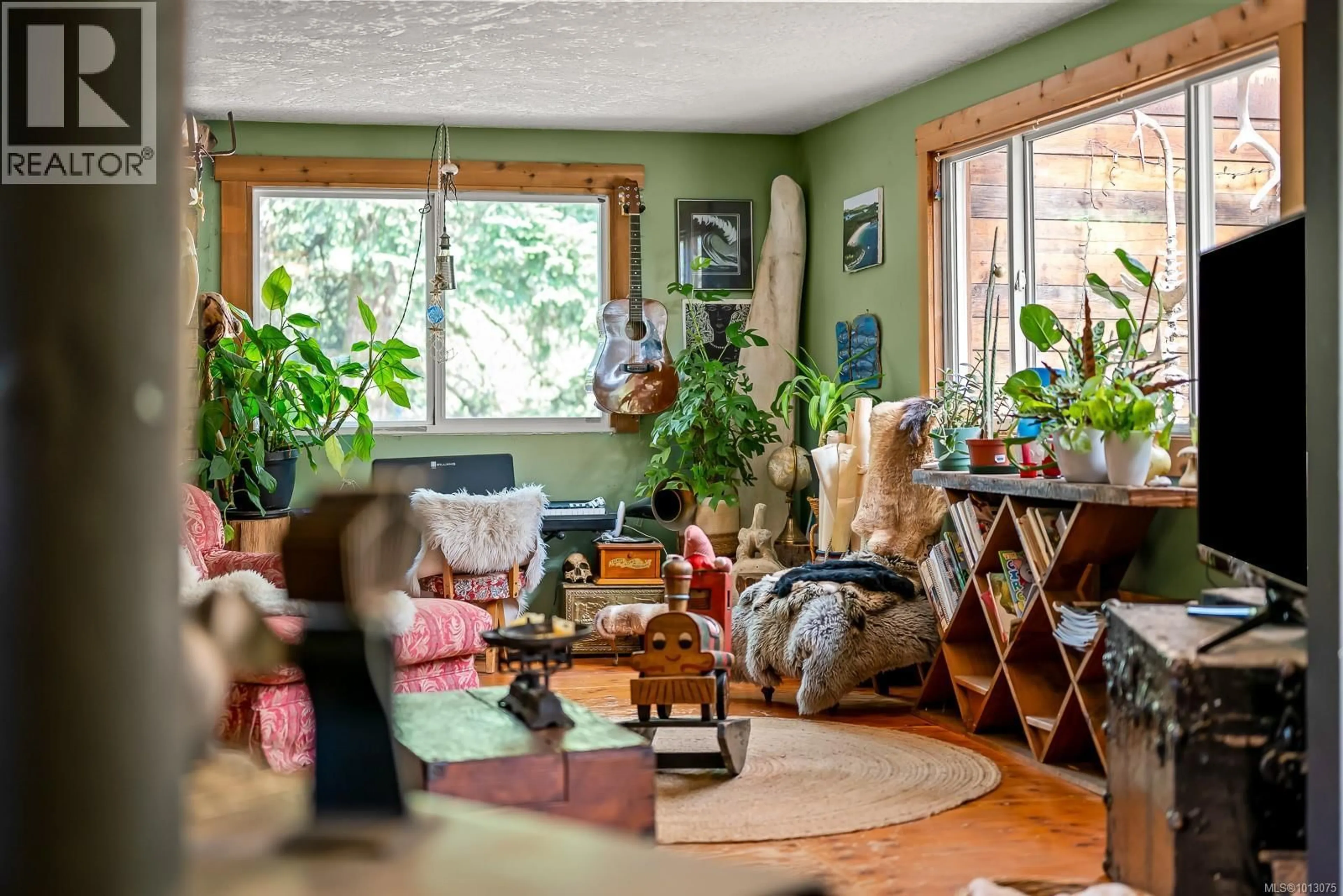 Living room with furniture, unknown for 2983 ROYSTON ROAD, Cumberland British Columbia V0R1S0