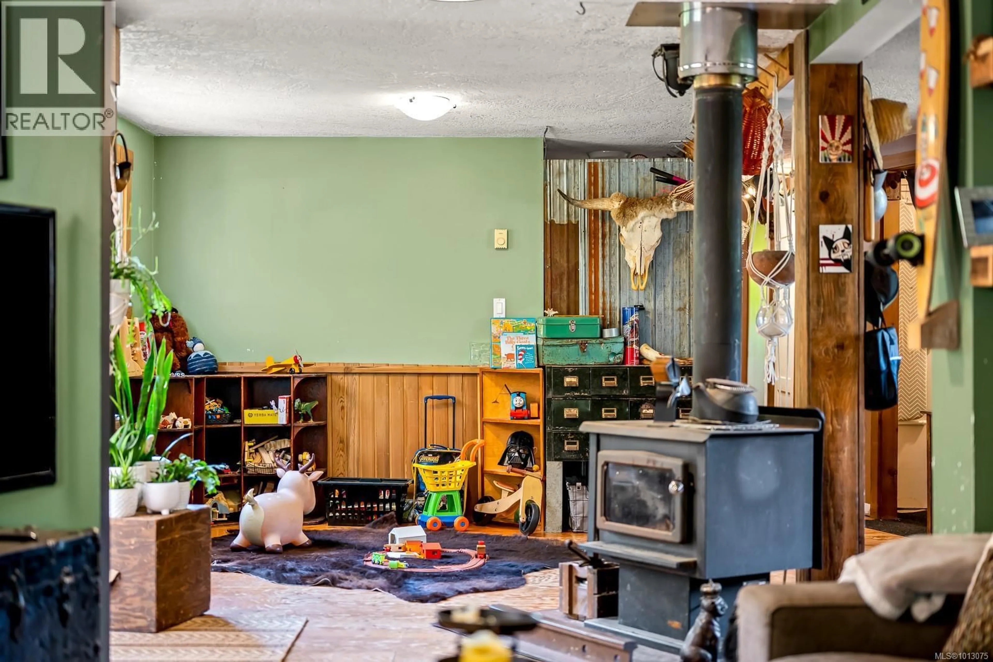 A pic of a room for 2983 ROYSTON ROAD, Cumberland British Columbia V0R1S0
