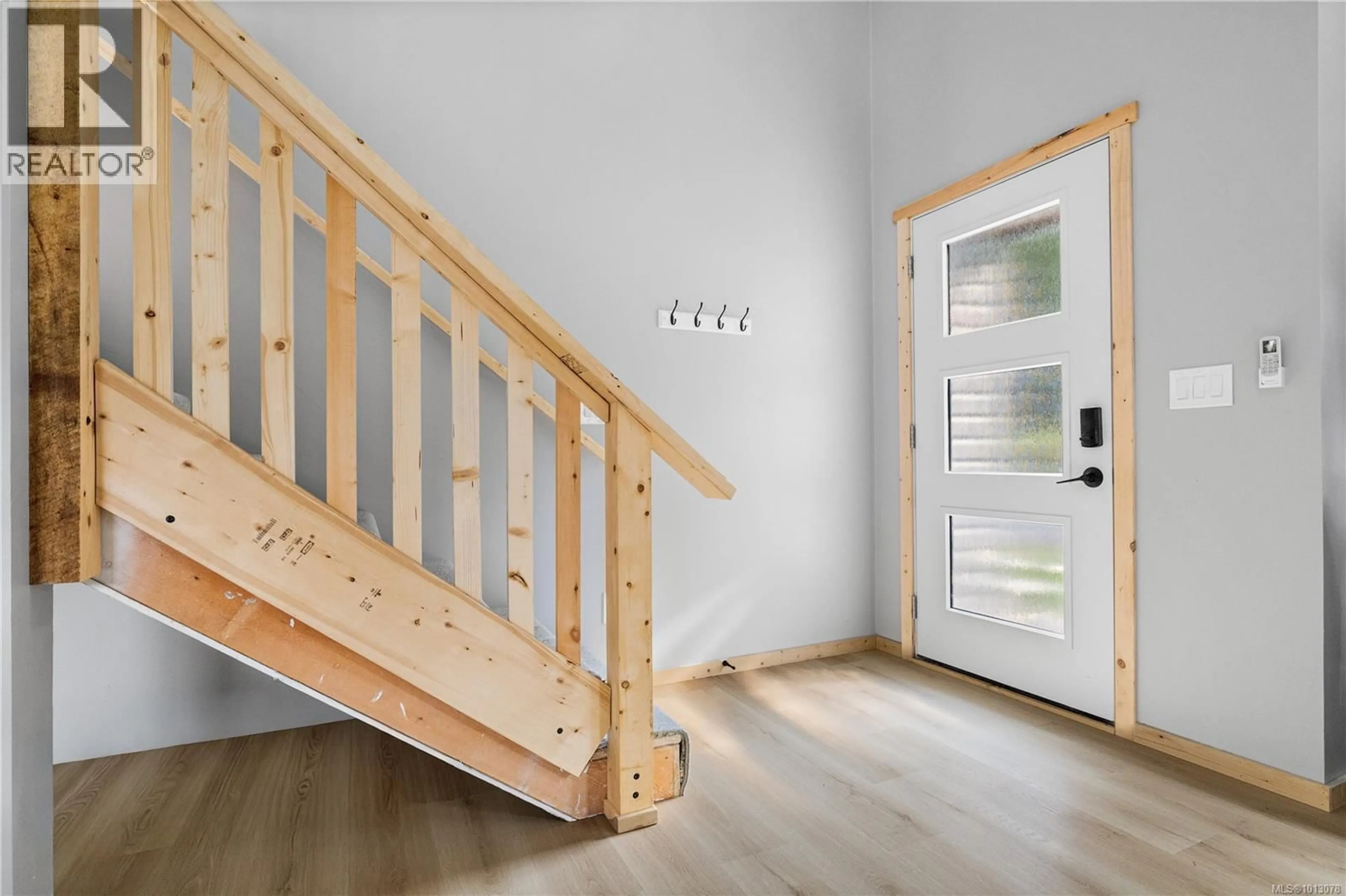 Indoor entryway for 707 KELSEY WAY, Sayward British Columbia V0N1A0