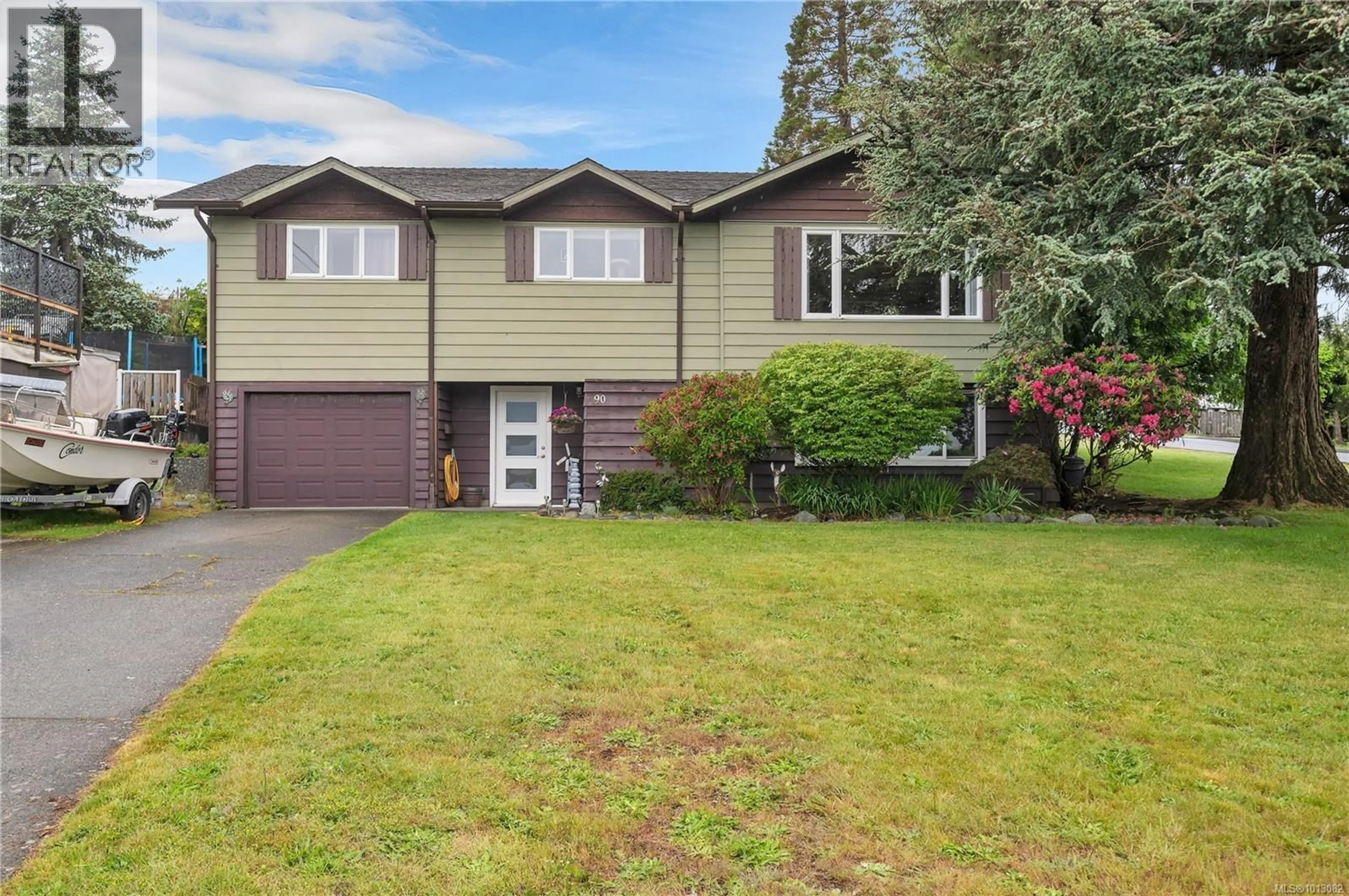 Home with vinyl exterior material, street for 90 THULIN STREET, Campbell River British Columbia V9W2K2