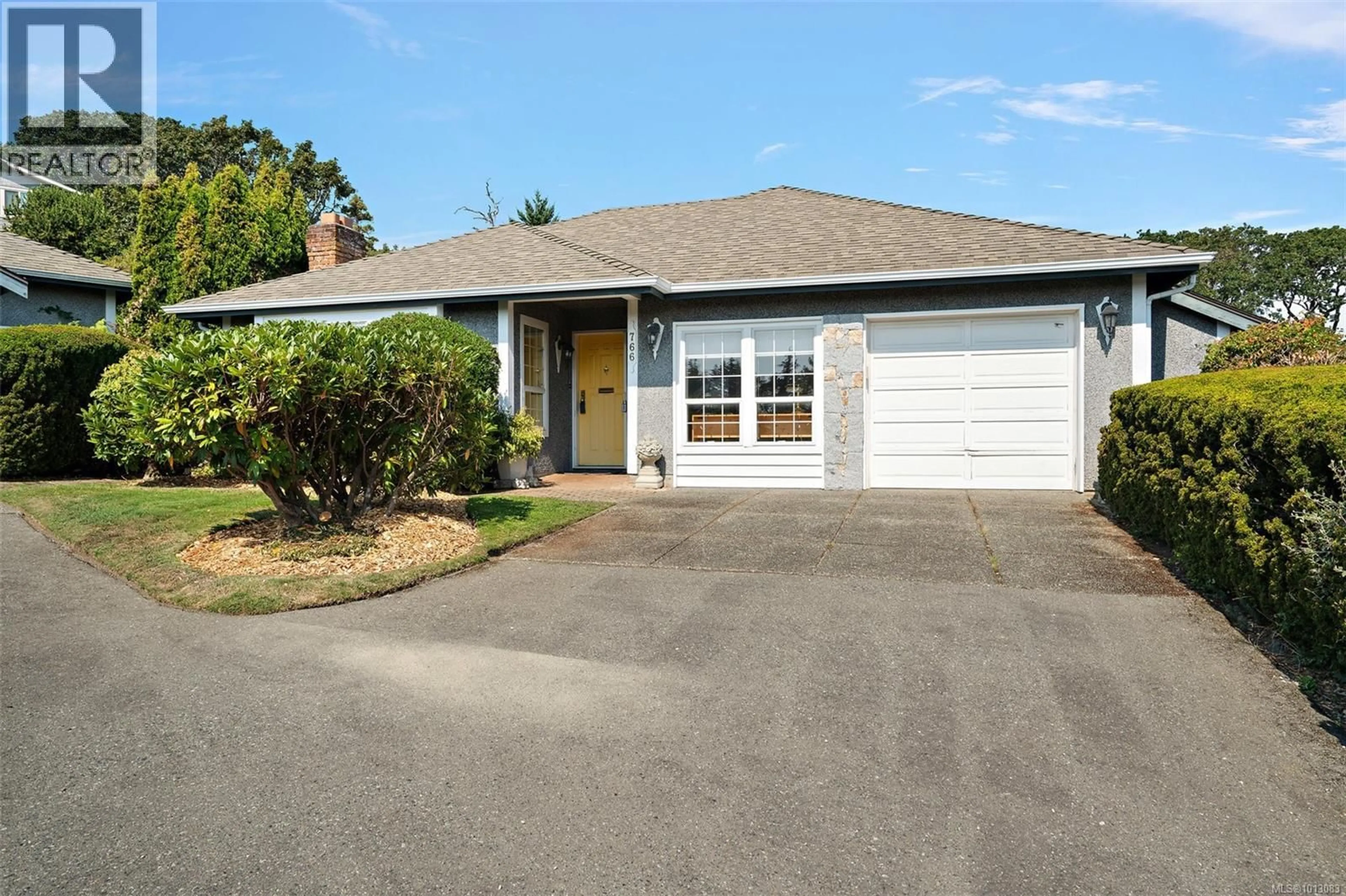 Home with vinyl exterior material, street for 766 RICHMOND AVENUE, Victoria British Columbia V8S3Z1