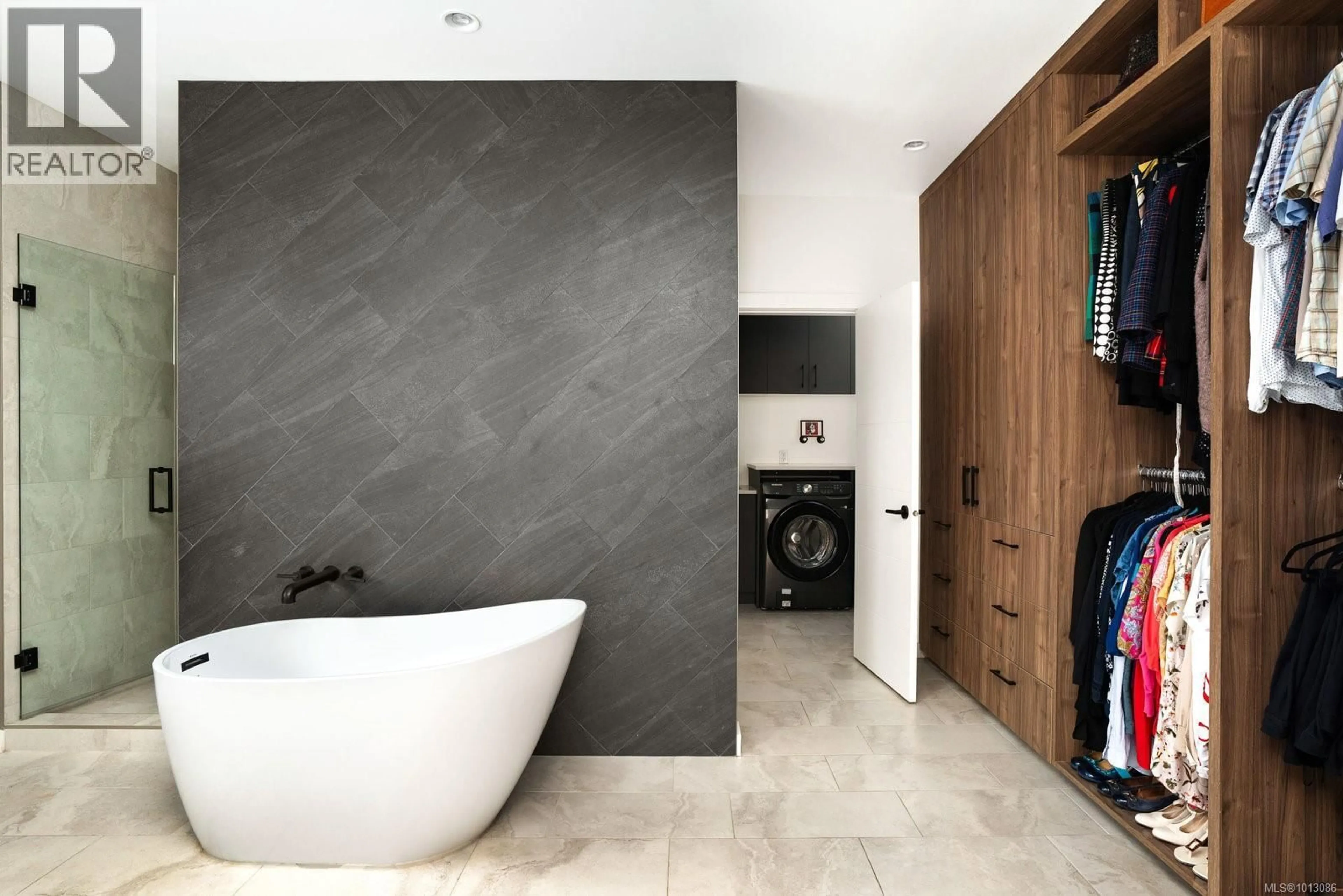 Contemporary bathroom, ceramic/tile floor for 3508 WISHART ROAD, Colwood British Columbia V9C3B1