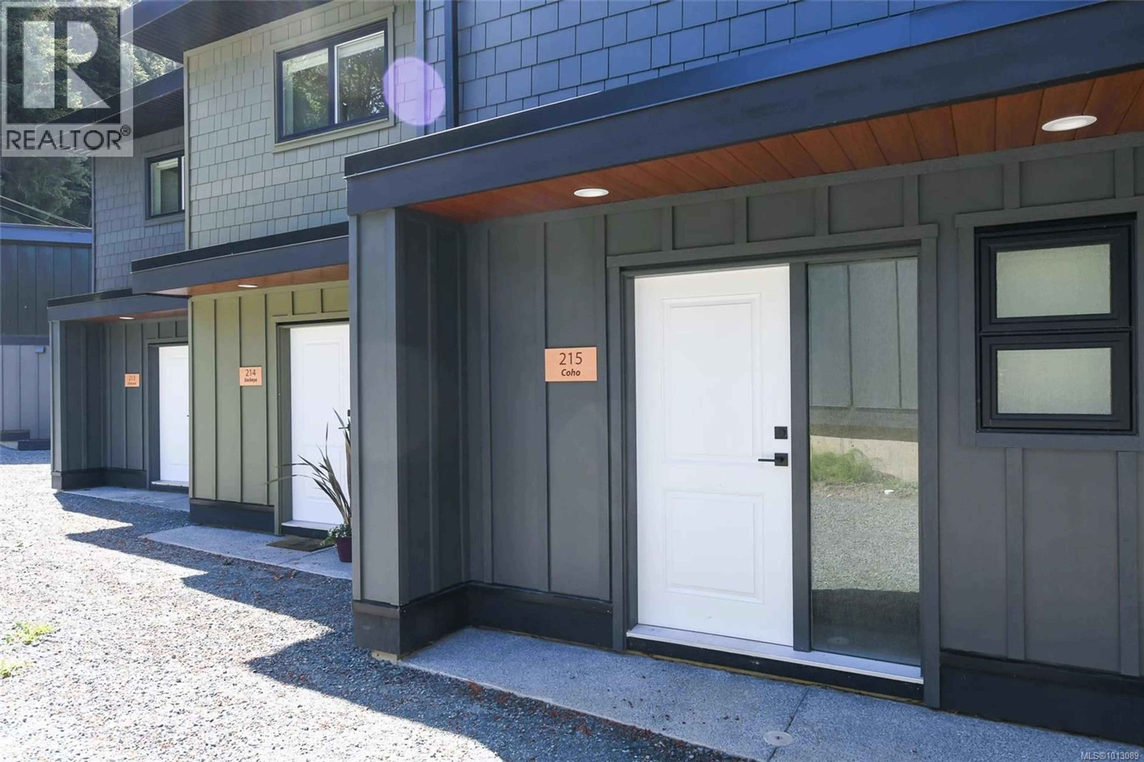 Indoor entryway for 213 - 4305 SHINGLE SPIT ROAD, Hornby Island British Columbia V0R1Z0