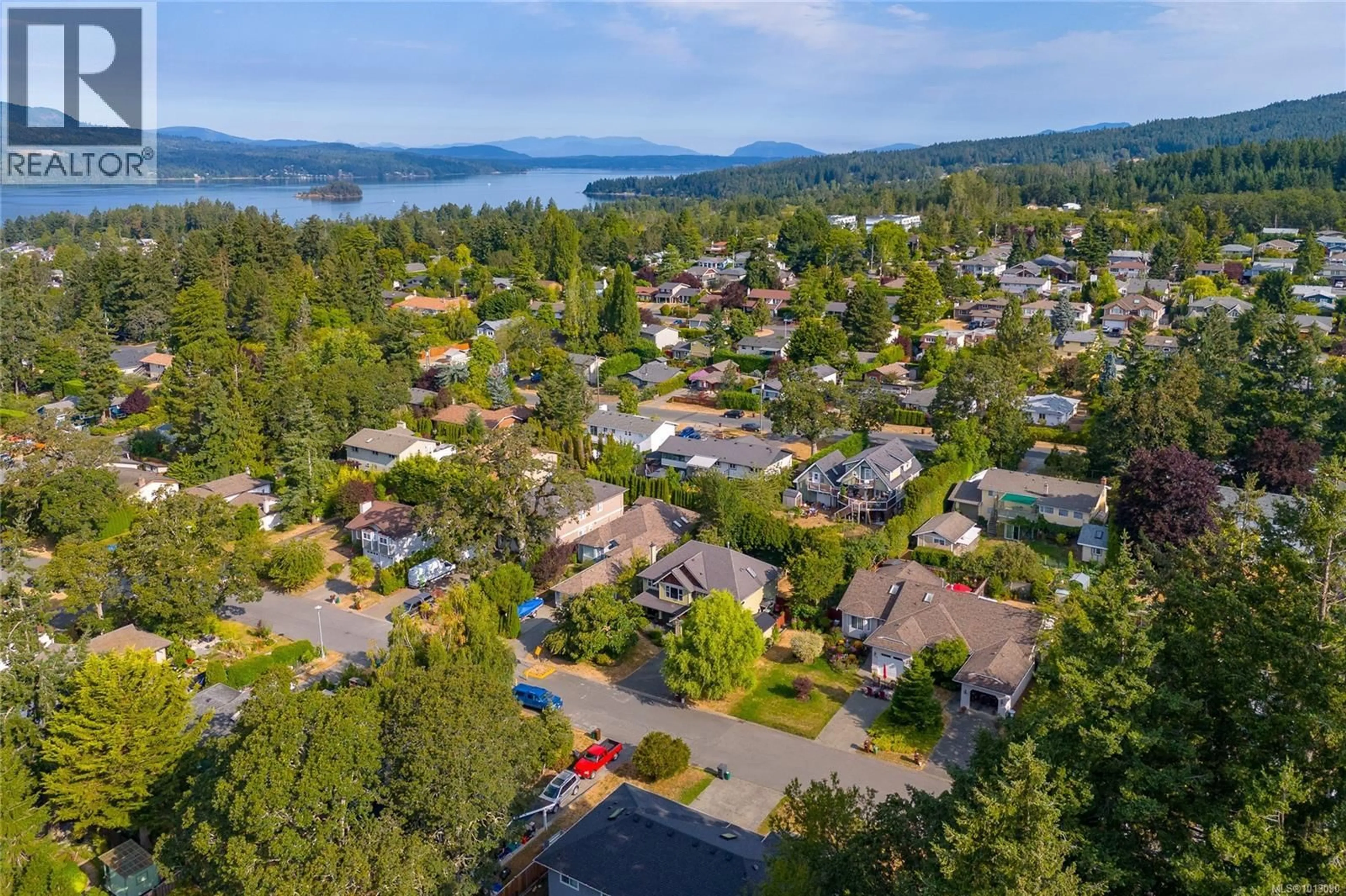 A pic from outside/outdoor area/front of a property/back of a property/a pic from drone, water/lake/river/ocean view for 1092 LUCILLE DRIVE, Central Saanich British Columbia V8M1C8