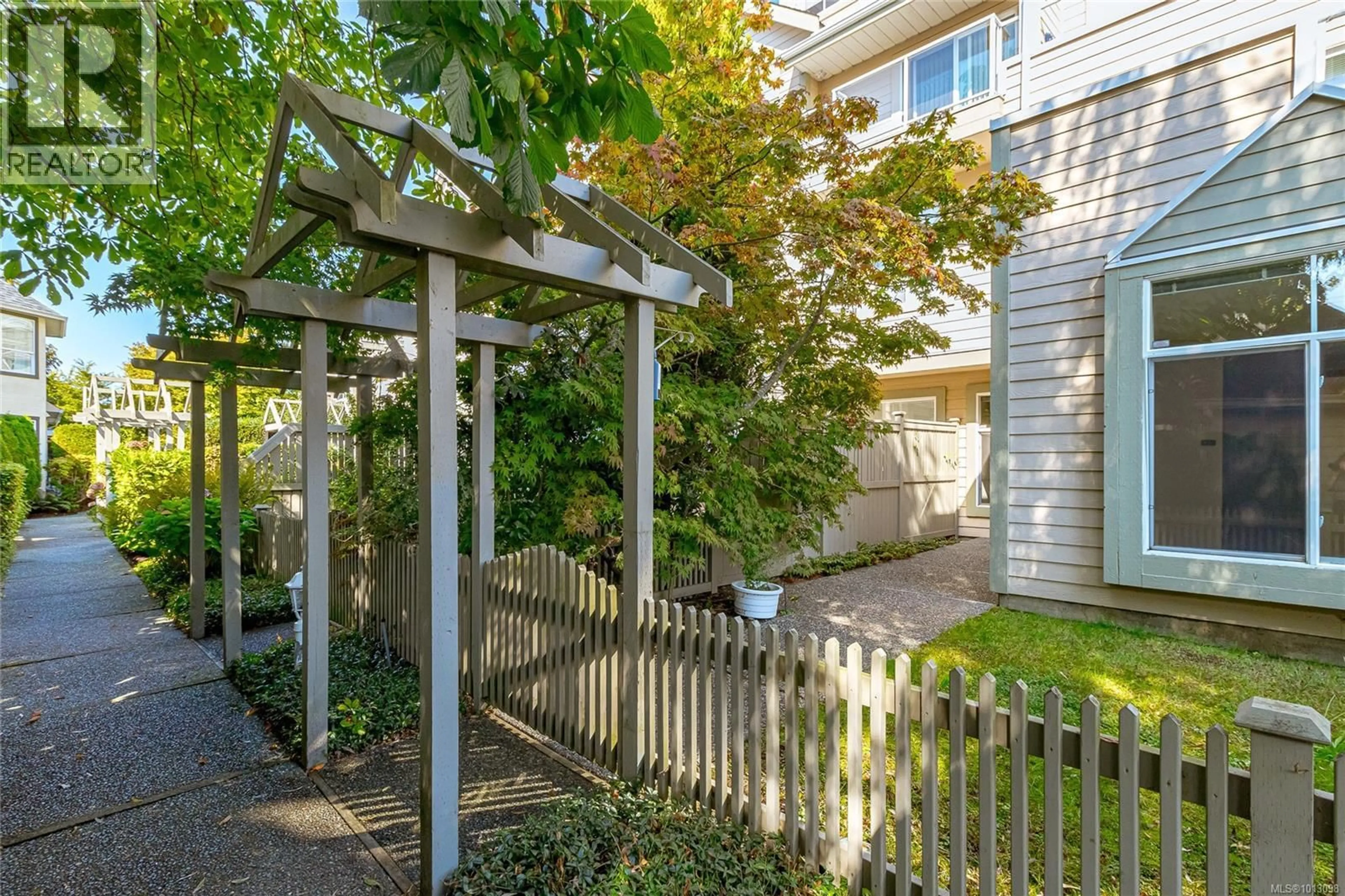 Patio, street for 106 - 2250 JAMES WHITE BOULEVARD, Sidney British Columbia V8L1Z4