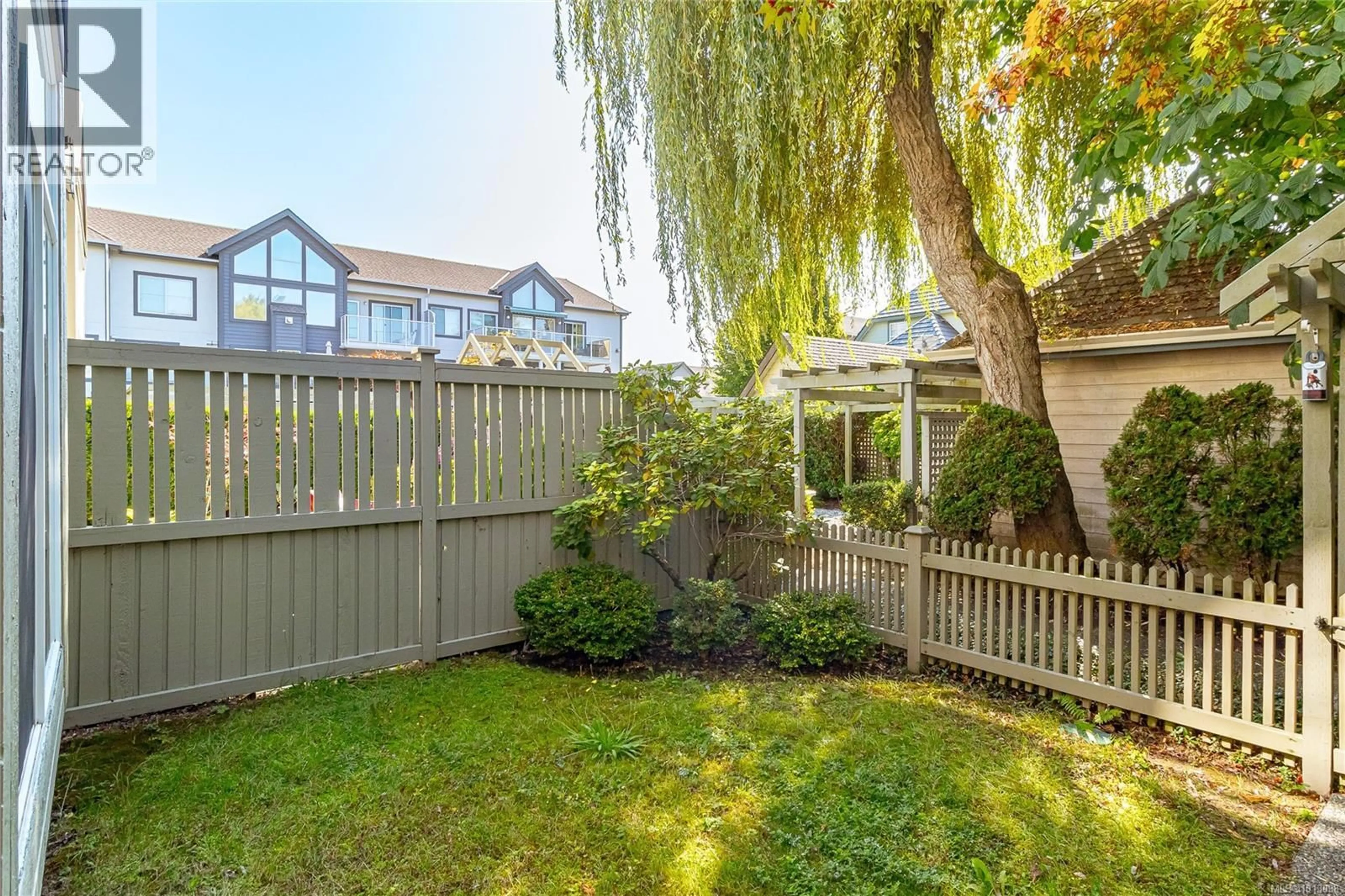 Patio, water/lake/river/ocean view for 106 - 2250 JAMES WHITE BOULEVARD, Sidney British Columbia V8L1Z4