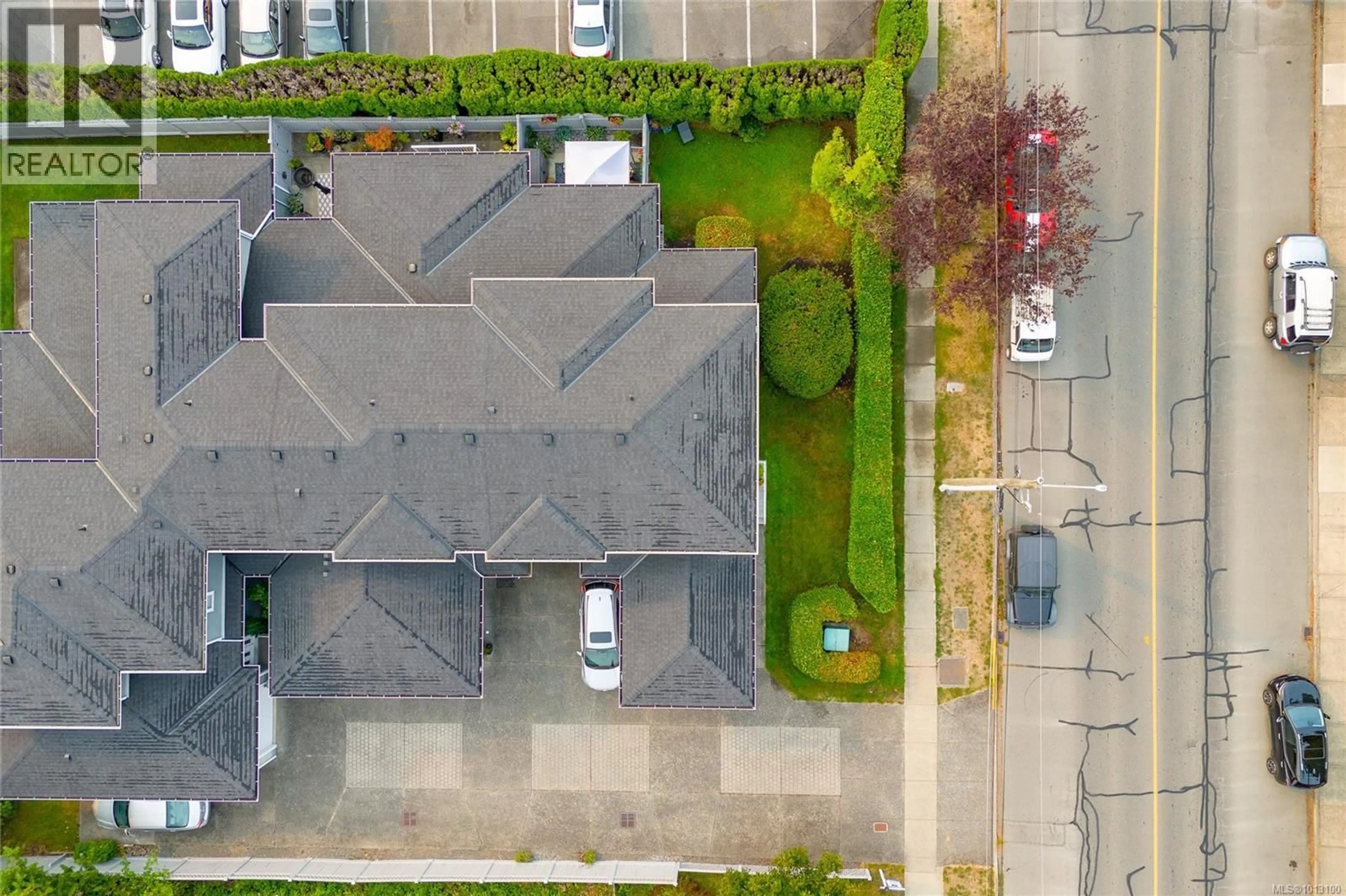 A pic from outside/outdoor area/front of a property/back of a property/a pic from drone, street for 1 - 9903 RESTHAVEN DRIVE, Sidney British Columbia V8L3E9