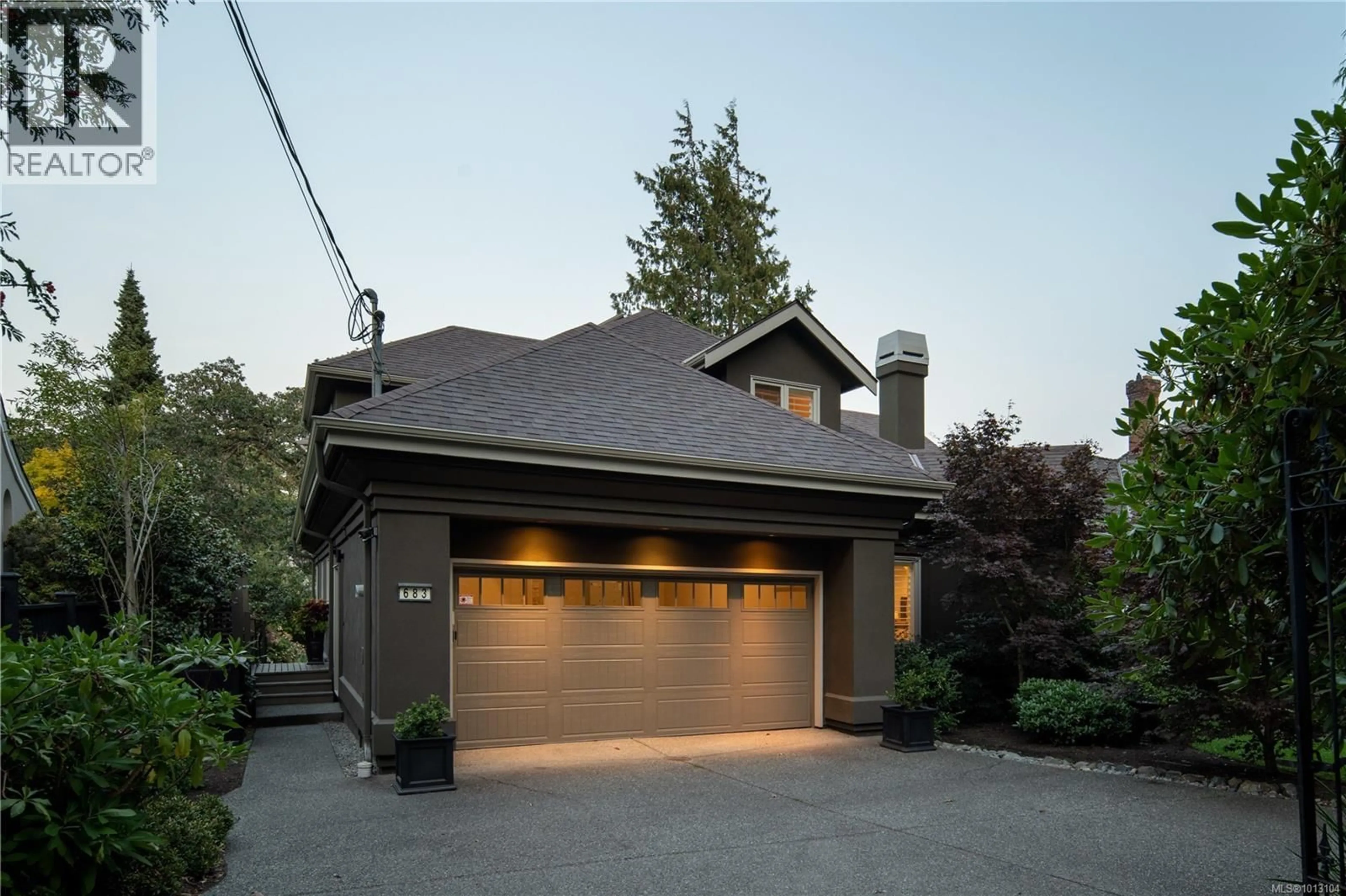 Indoor garage for 683 MOUNTJOY AVENUE, Oak Bay British Columbia V8S4K8