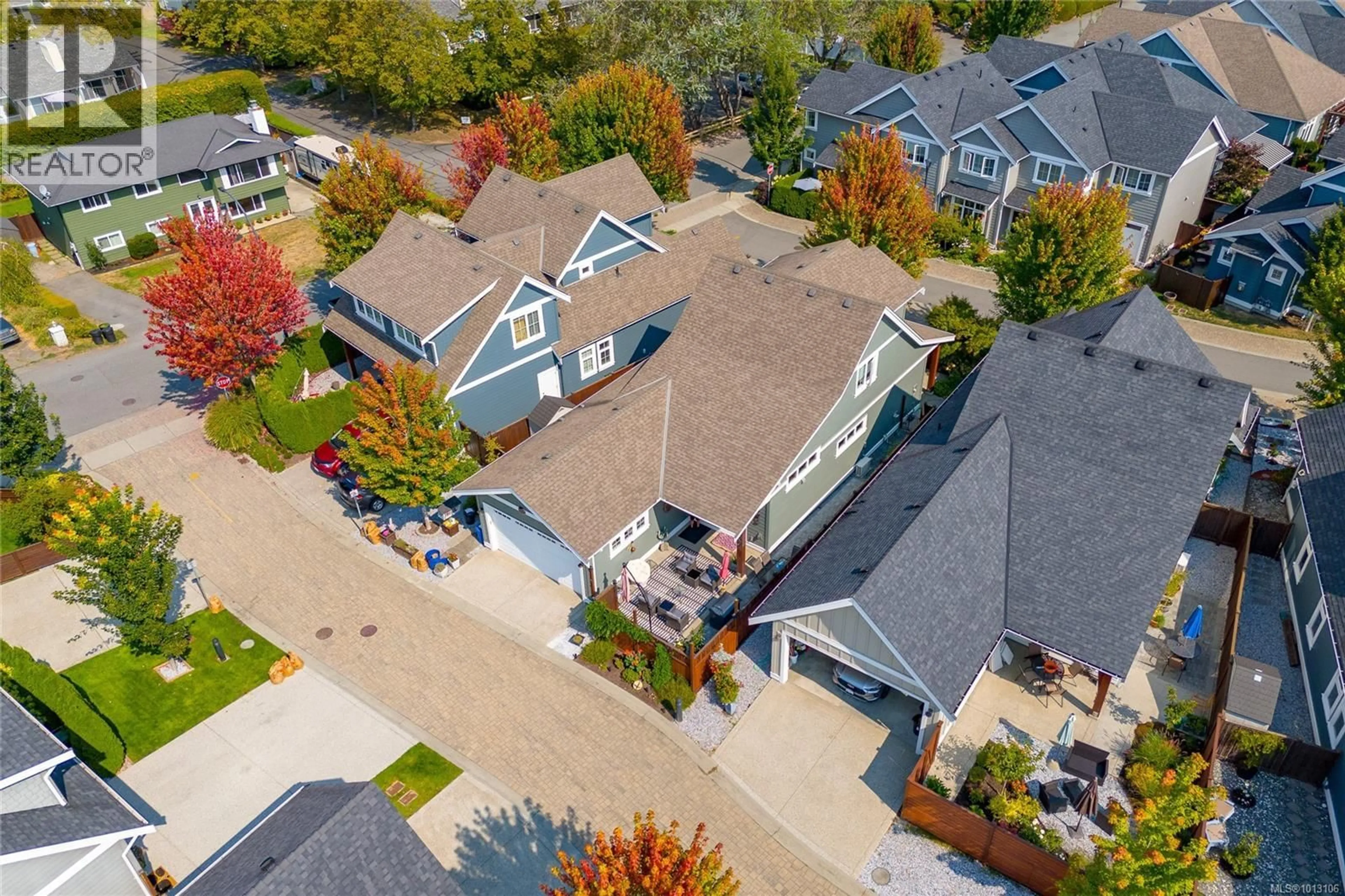 A pic from outside/outdoor area/front of a property/back of a property/a pic from drone, street for 2019 SEAWIND WAY, Sidney British Columbia V8L0C4