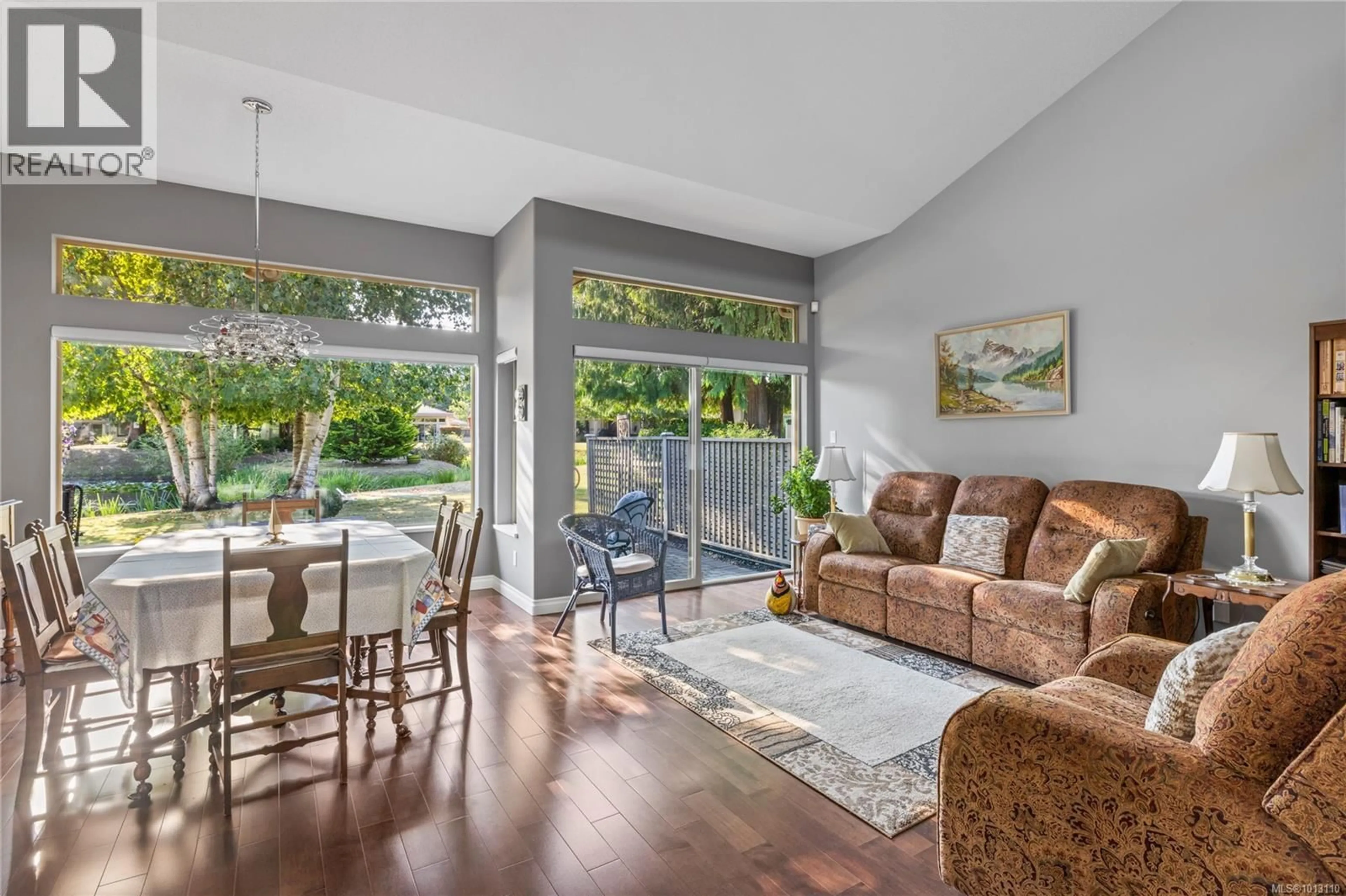 Living room with furniture, unknown for 889 LAKES BOULEVARD, French Creek British Columbia V9P2P8