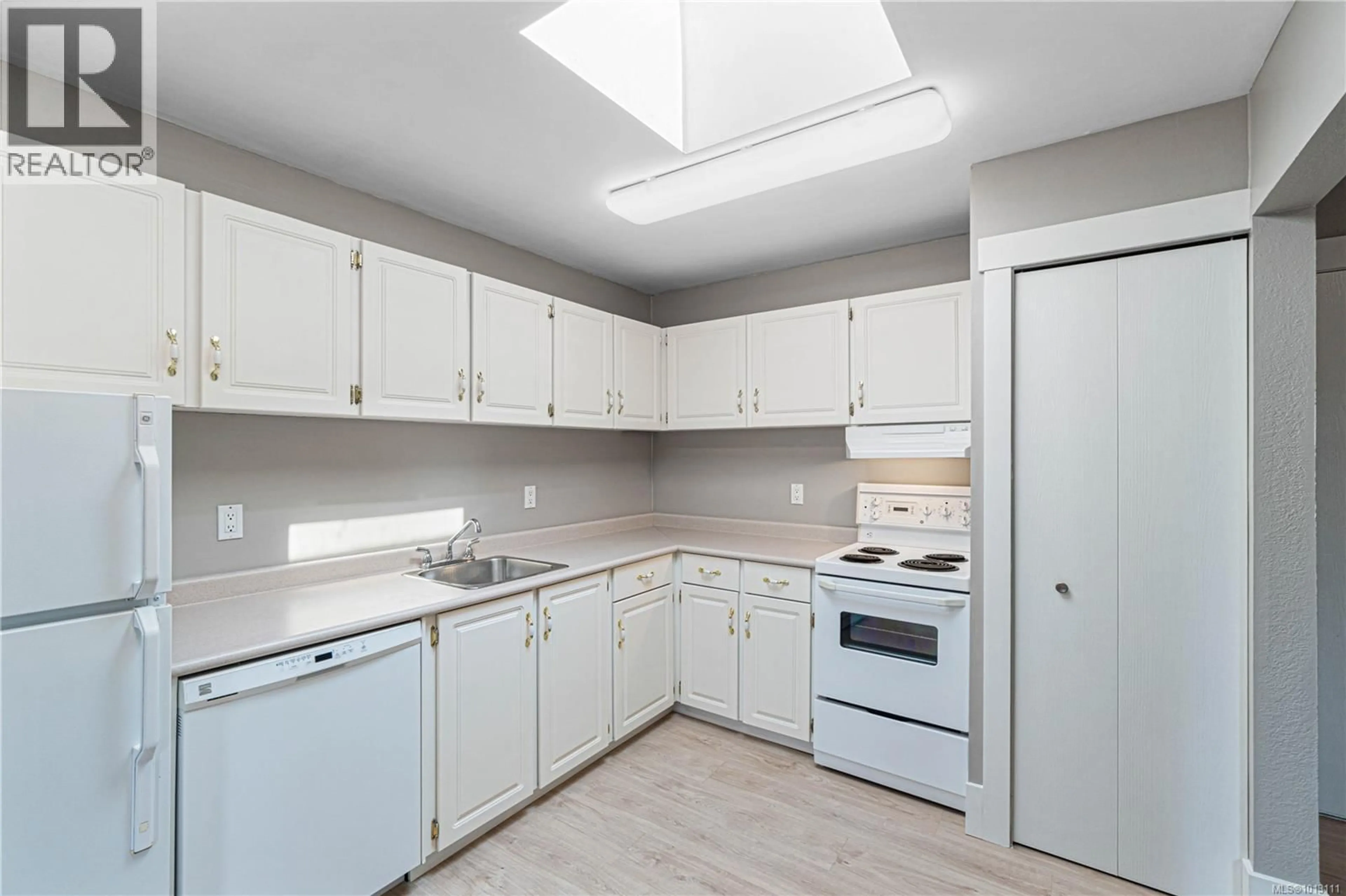 Standard kitchen, unknown for 301 - 345 MORISON AVENUE, Parksville British Columbia V9P1P6