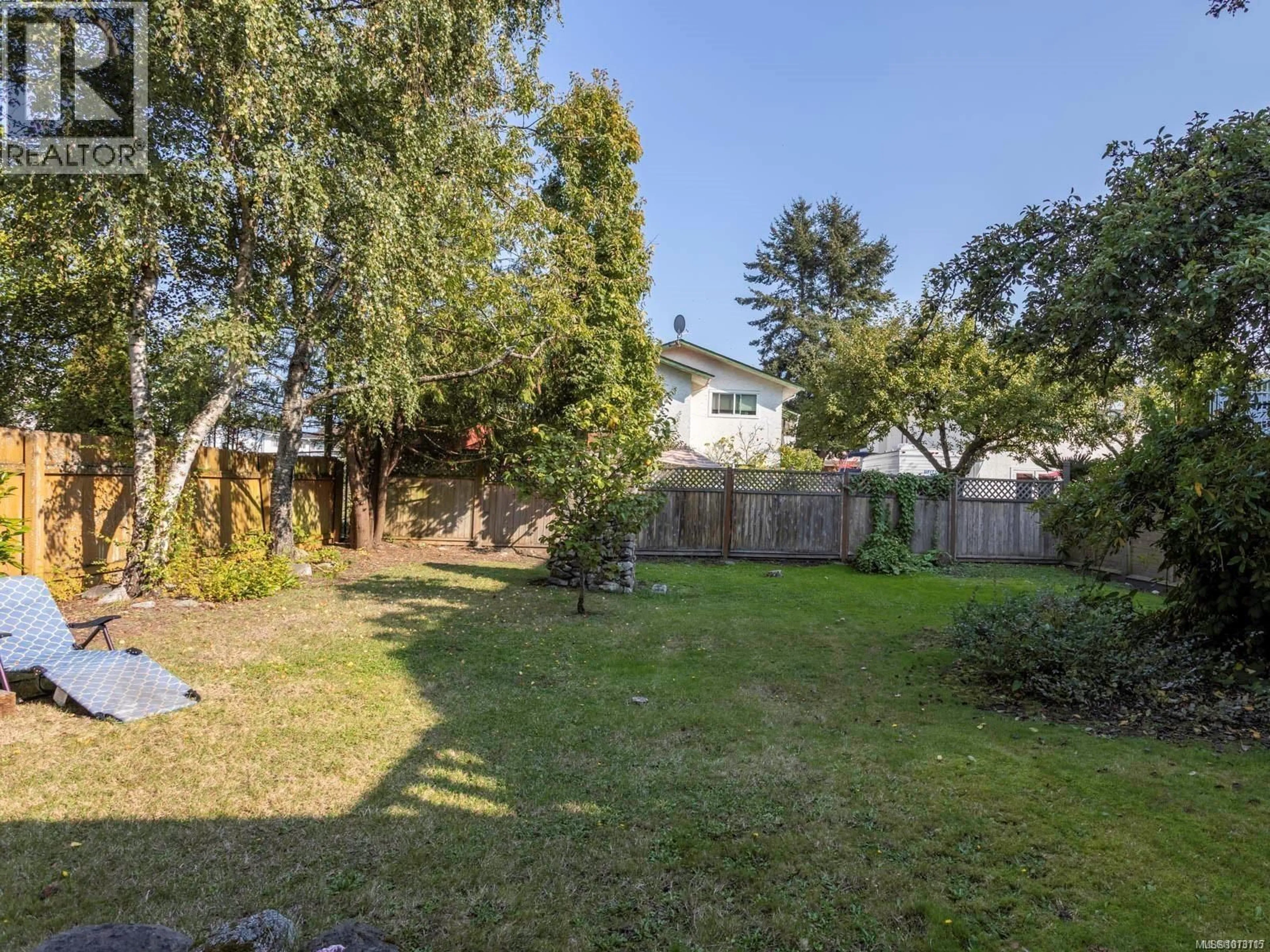 A pic from outside/outdoor area/front of a property/back of a property/a pic from drone, unknown for 9717 SECOND STREET, Sidney British Columbia V8L3C3