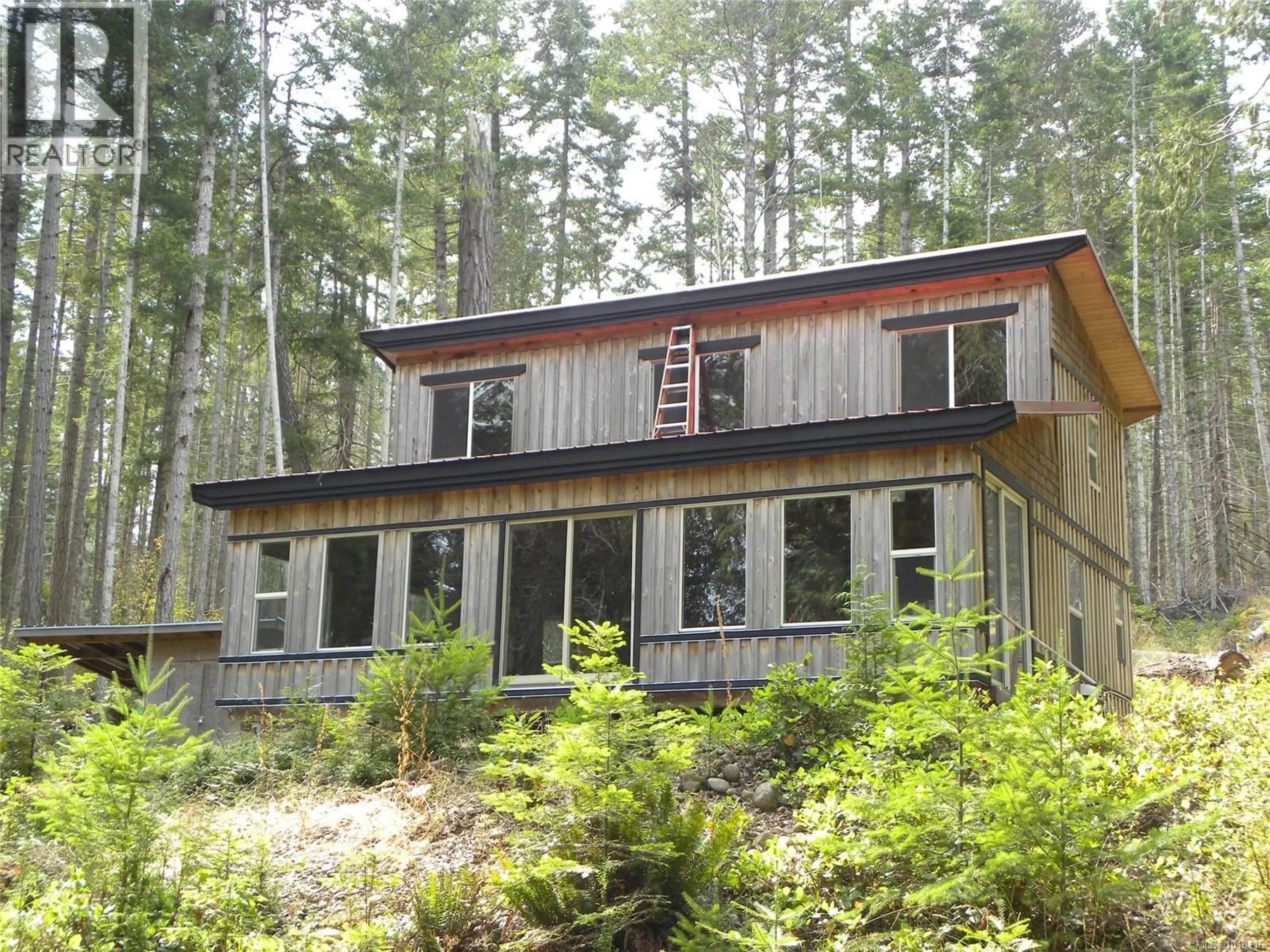 Home with vinyl exterior material, building for 66 SPRING BAY ROAD, Lasqueti Island British Columbia V0R2J0