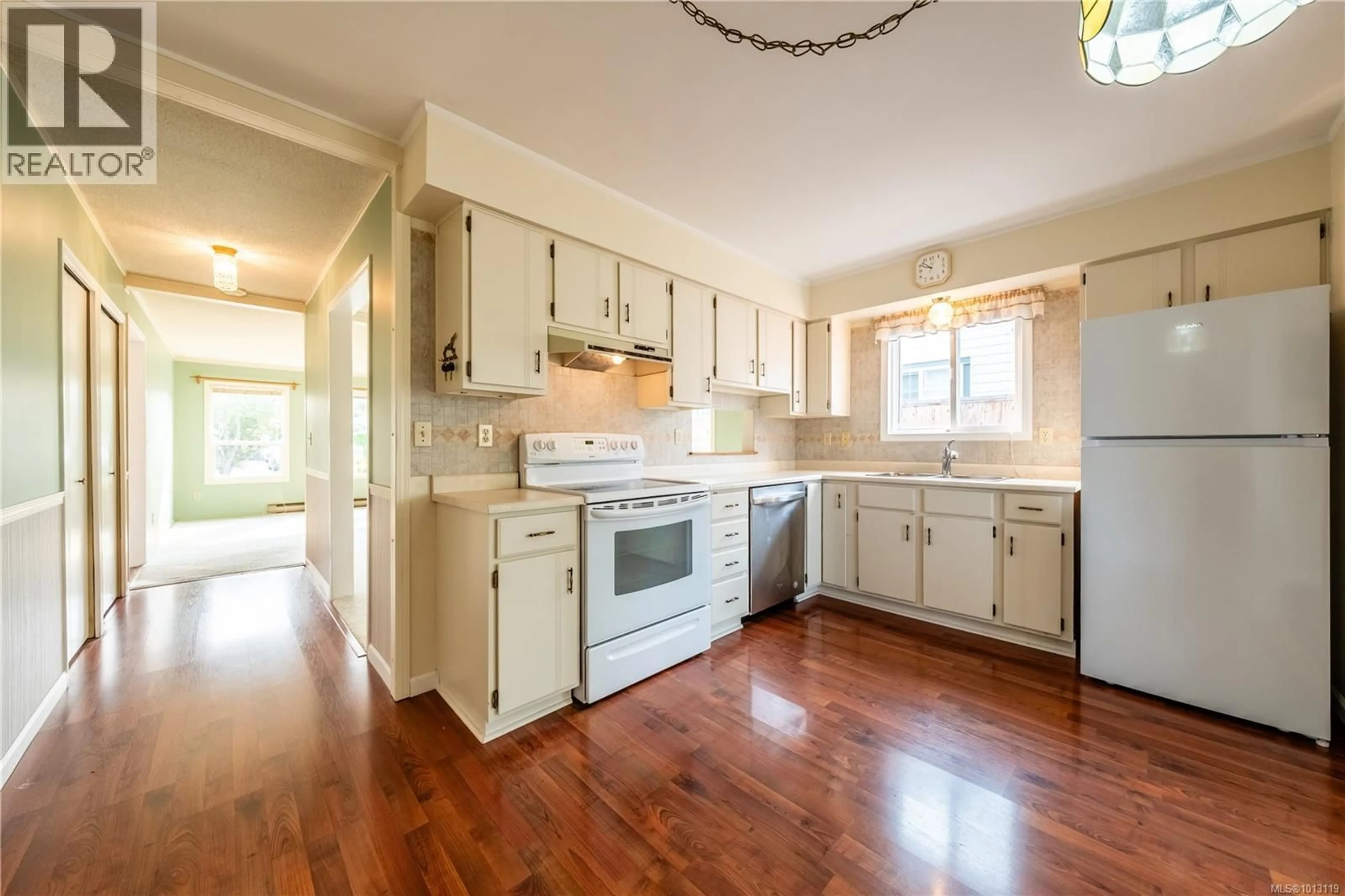 Open concept kitchen, unknown for 723 PHILLIPS STREET, Parksville British Columbia V9P1A7