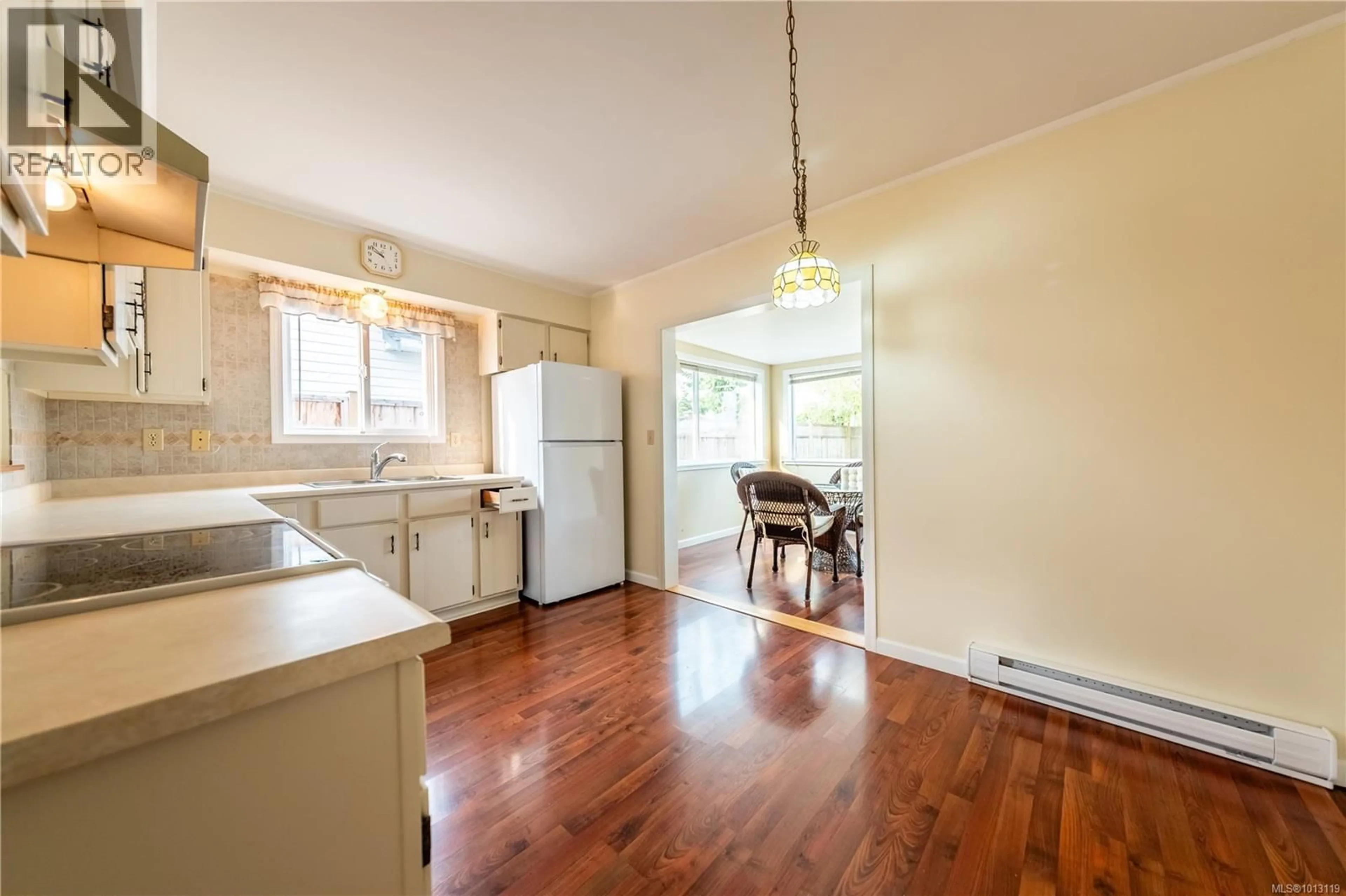 Standard kitchen, wood/laminate floor for 723 PHILLIPS STREET, Parksville British Columbia V9P1A7