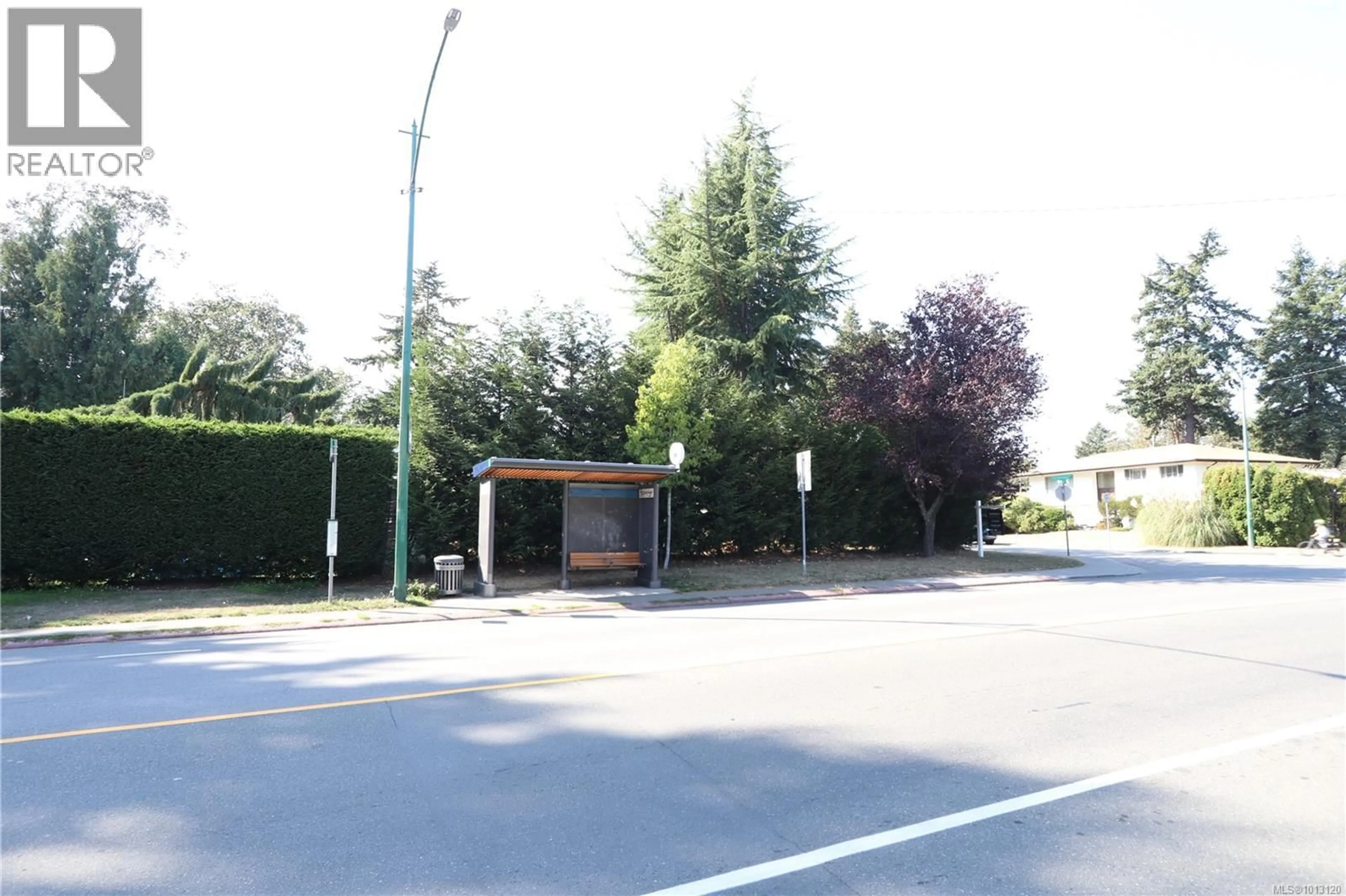 Parking for 2083 FREDERICK NORRIS ROAD, Oak Bay British Columbia V8P2B5