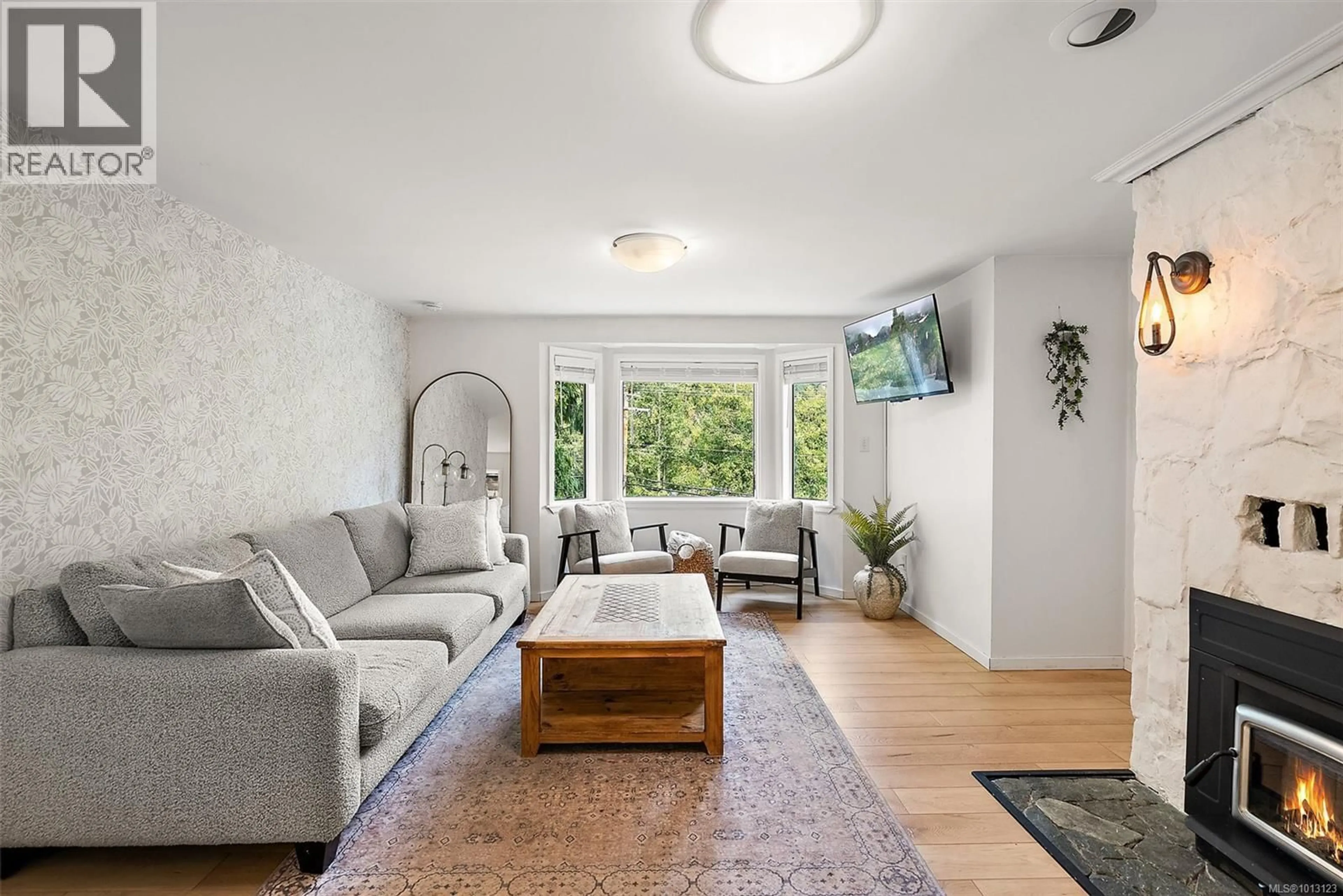 Living room with furniture, unknown for 729 LATORIA ROAD, Langford British Columbia V9C4J1