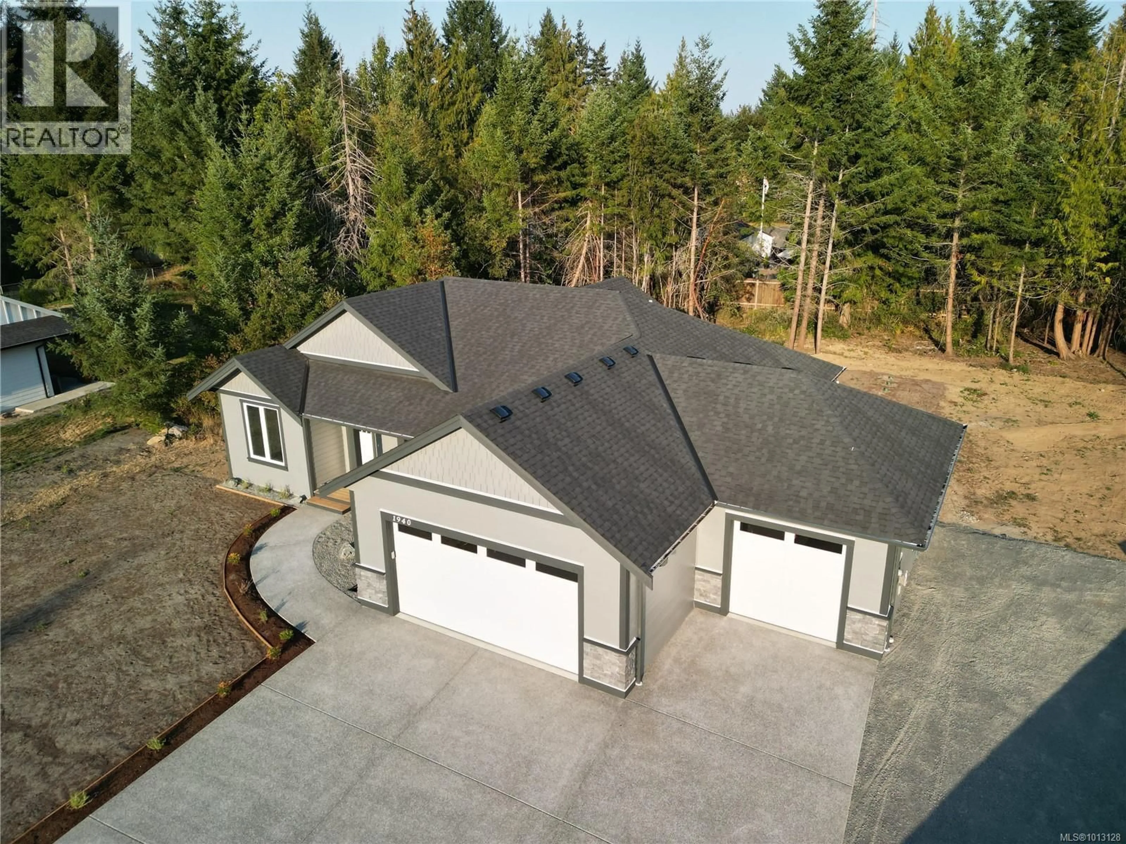 A pic from outside/outdoor area/front of a property/back of a property/a pic from drone, building for 1940 WOOBANK ROAD, Nanaimo British Columbia V9X1G9