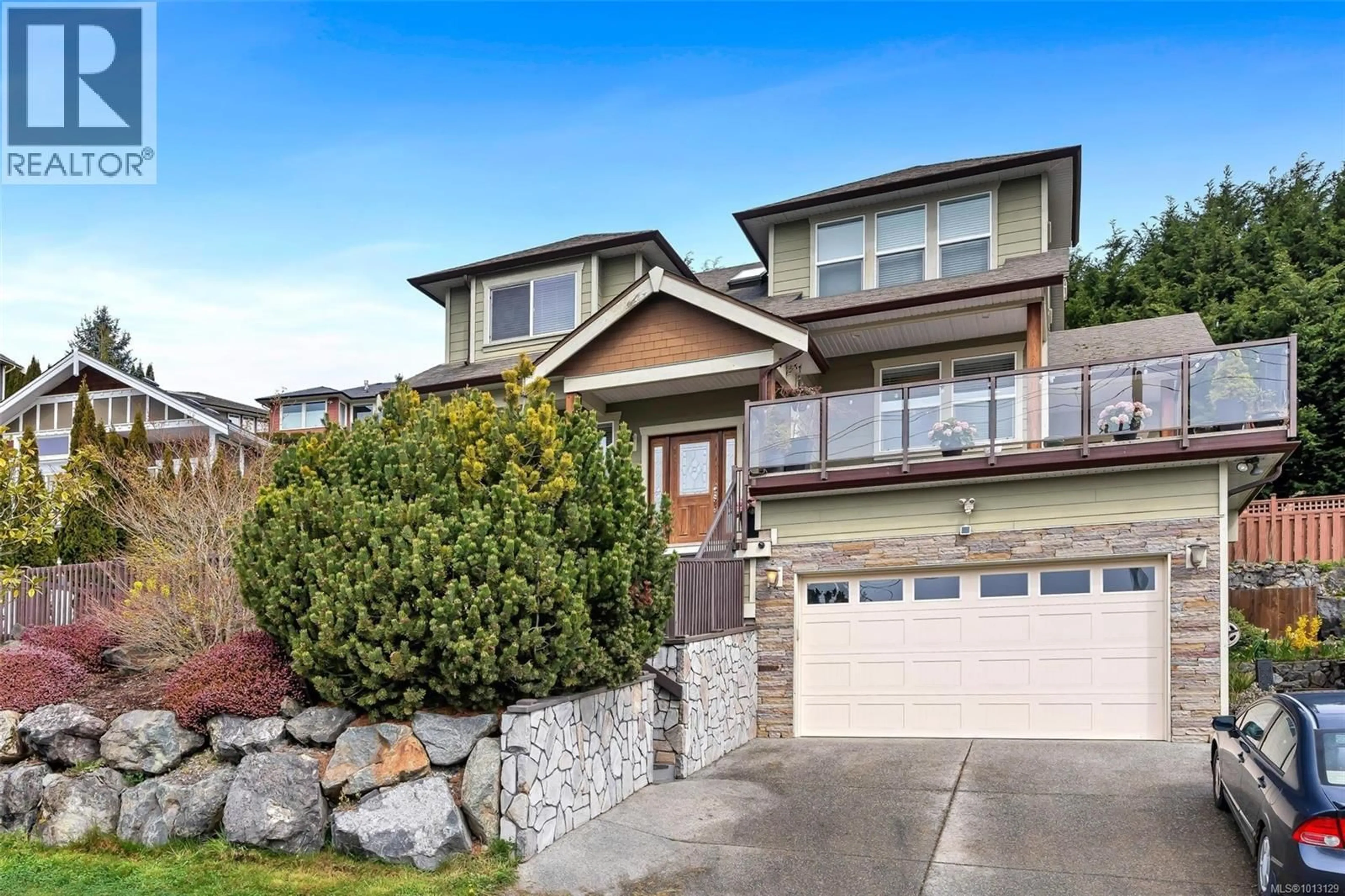 Home with vinyl exterior material, street for 400 LATORIA ROAD, Colwood British Columbia V9C4K7