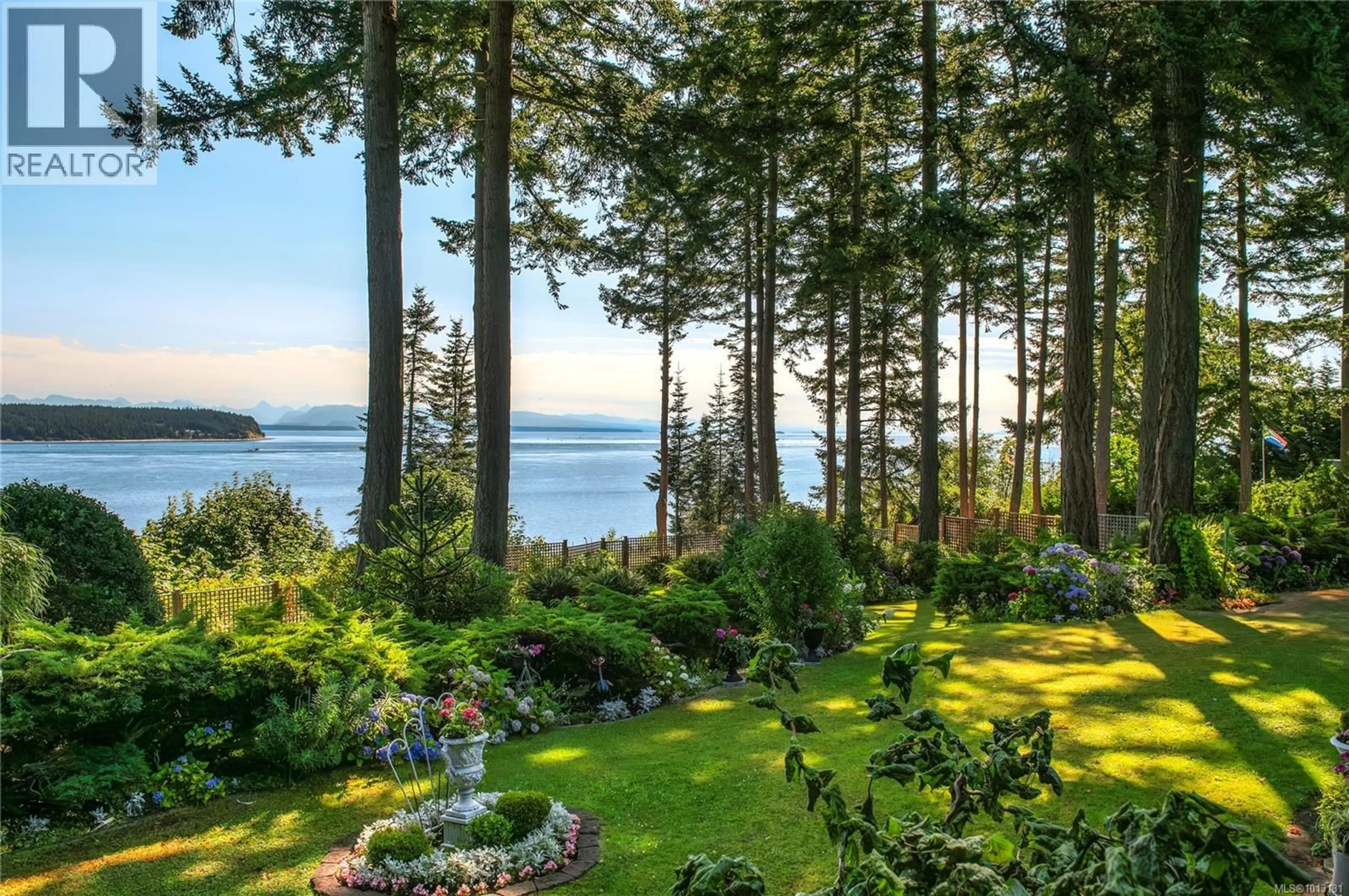 Patio, water/lake/river/ocean view for 1093 ASH STREET, Campbell River British Columbia V9W1G6
