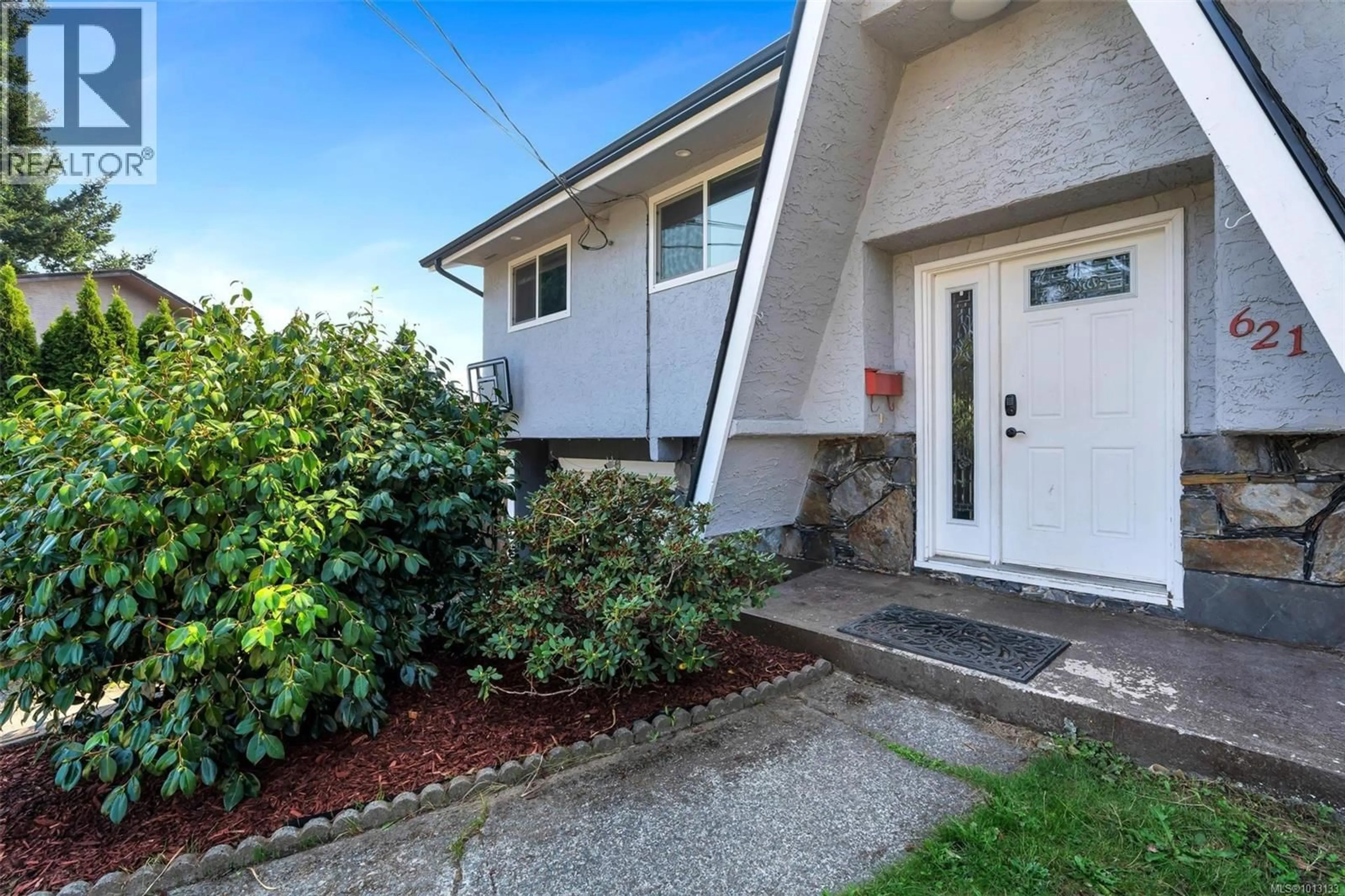 Home with vinyl exterior material, street for 621 EIDERWOOD PLACE, Colwood British Columbia V9C2L1