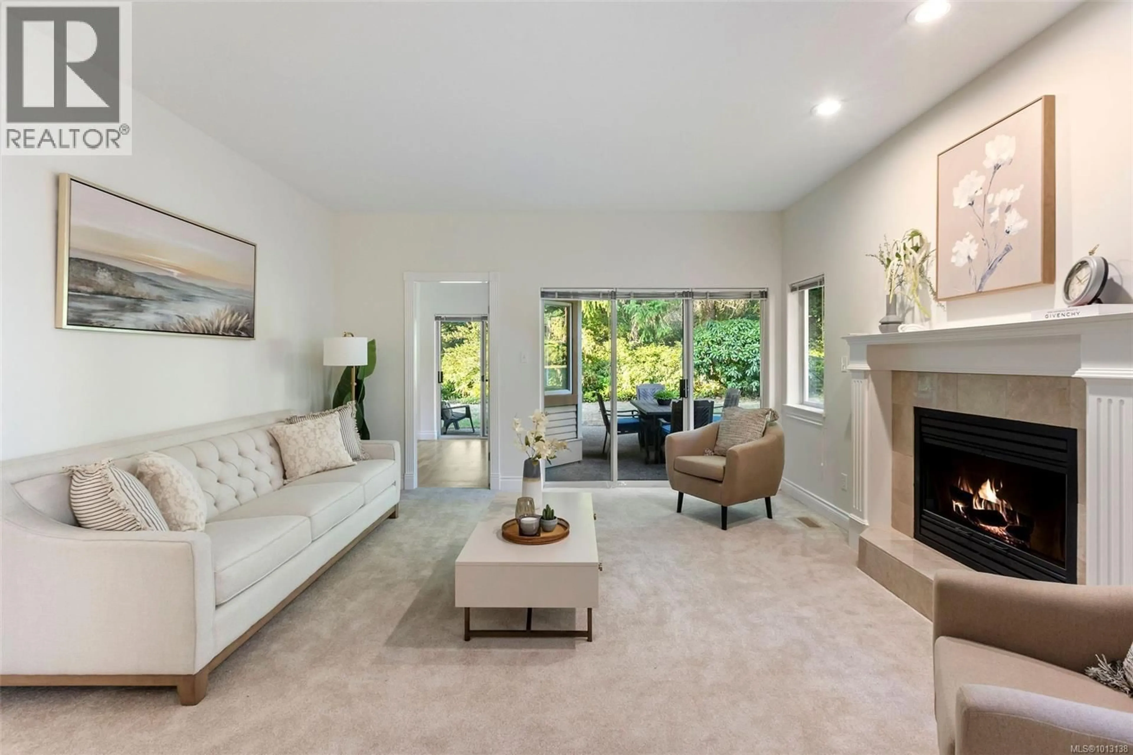 Living room with furniture, unknown for 35 - 520 MARSETT PLACE, Saanich British Columbia V8Z7J1